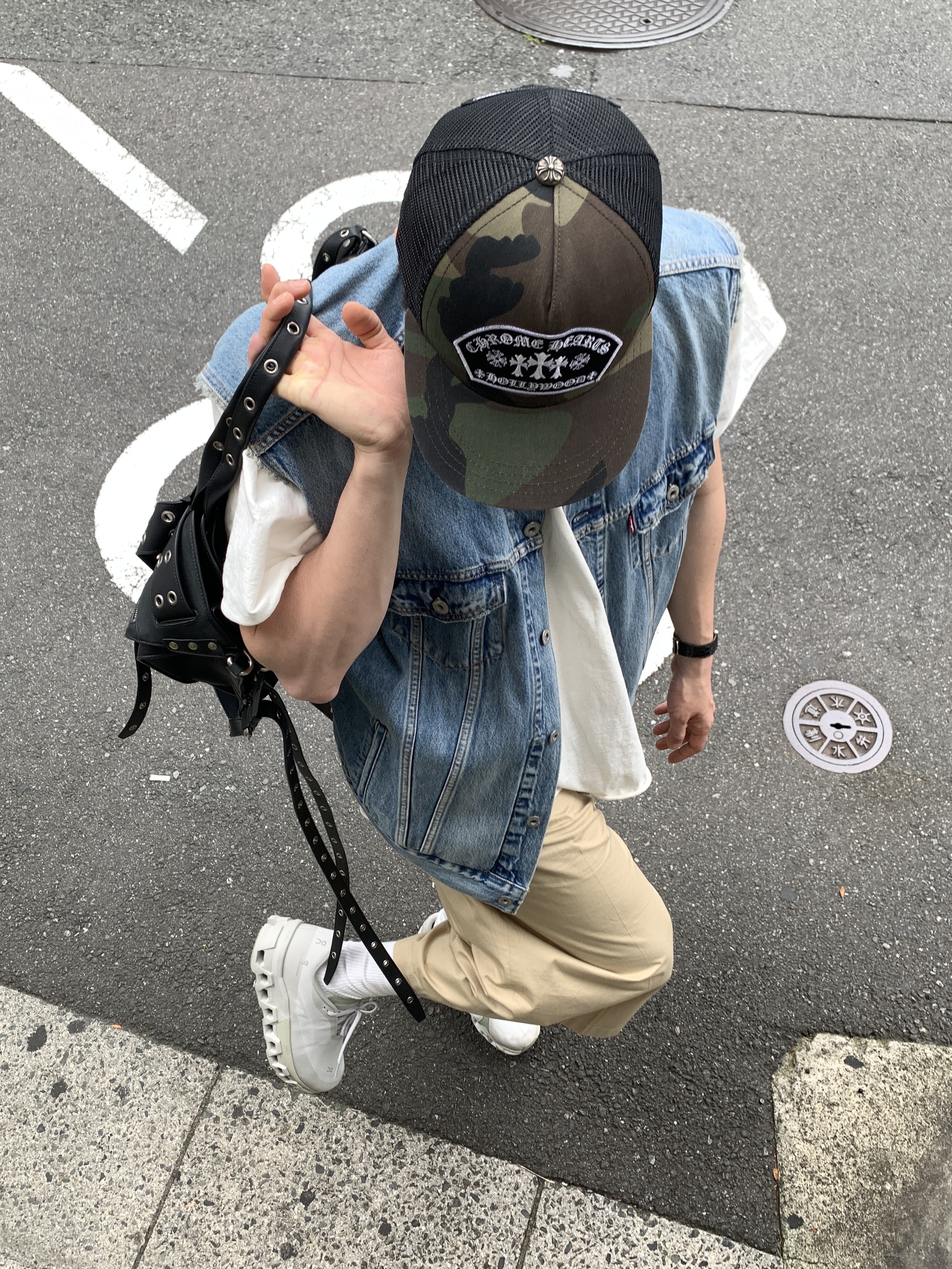 On Running x Post Archive Faction (Paf) Cloudmonster 2 Moondust Chalk, Chrome Hearts King Taco Mesh Trucker Hat Camo 착용 스타일 - 1