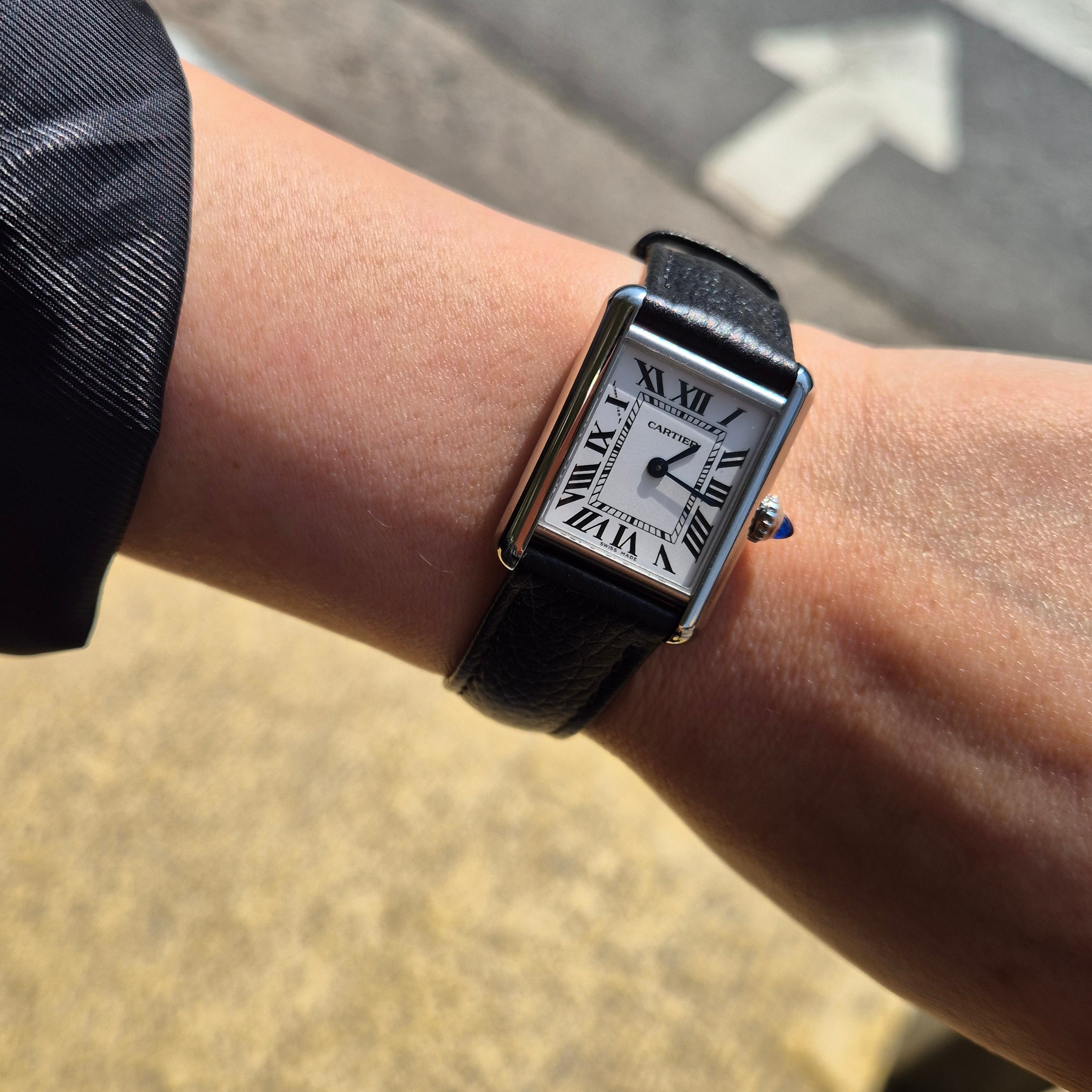 Cartier Tank Must Watch Small Quartz Steel Calfskin Black 착용 스타일