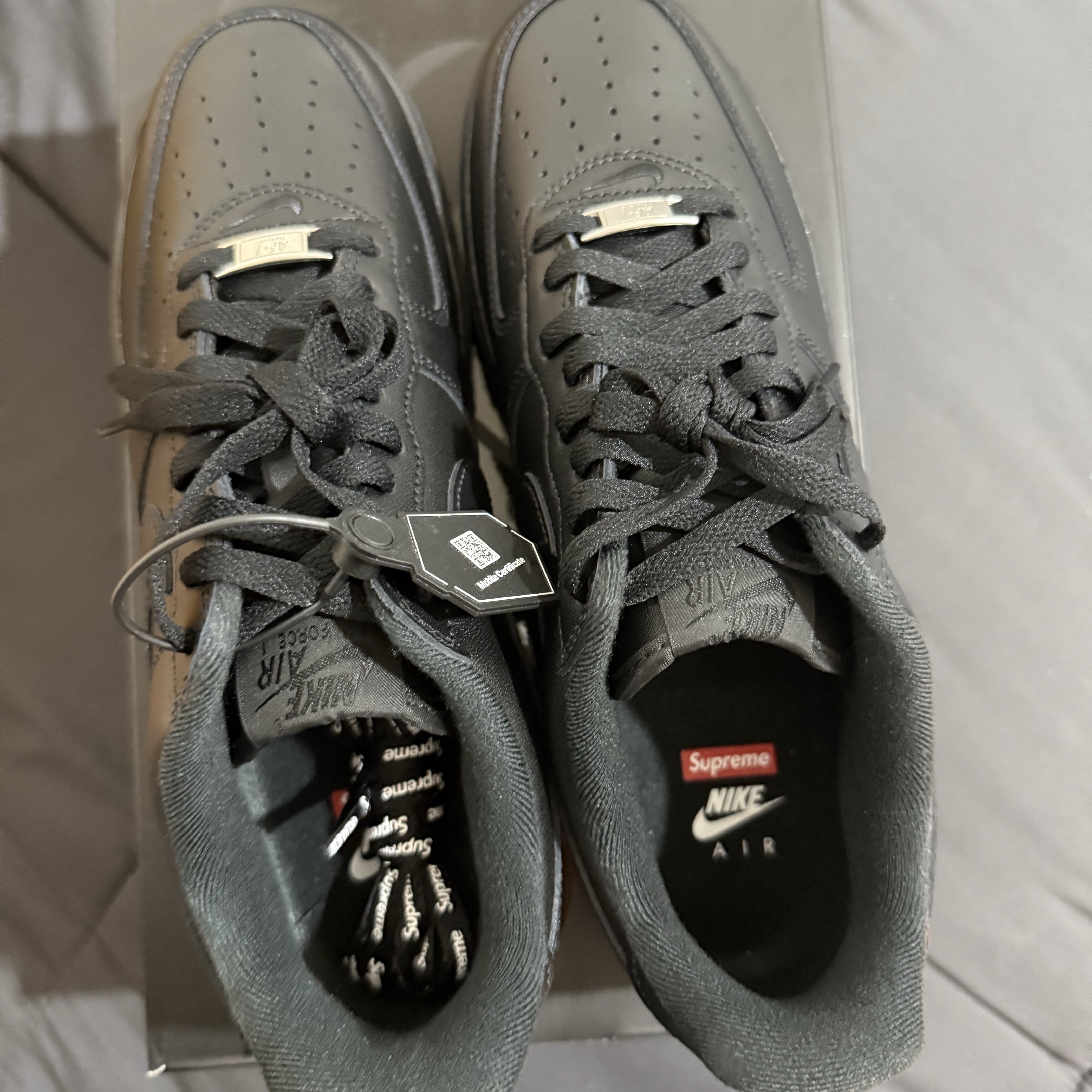 Nike x Supreme Air Force 1 Low Black 착용 스타일