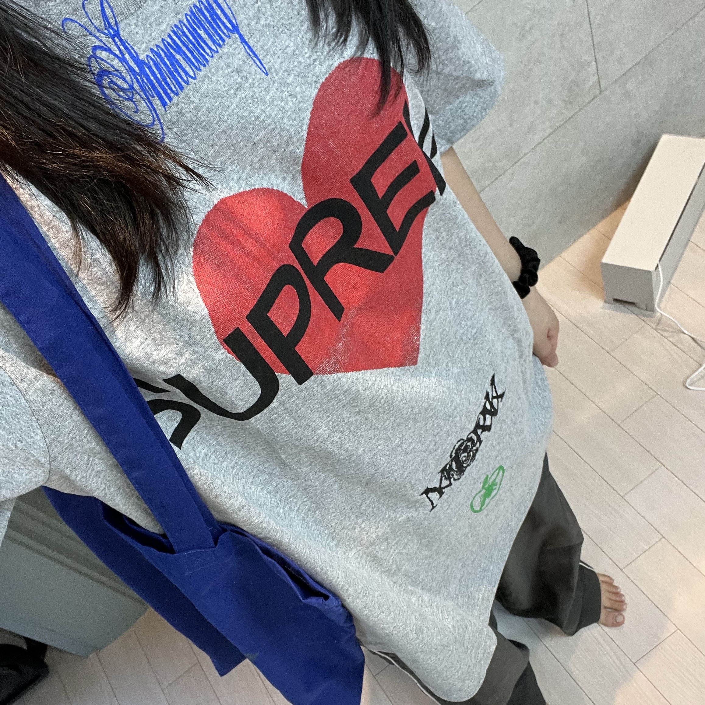 Supreme Announcing T-Shirt Heather Grey - 25SS 착용 스타일
