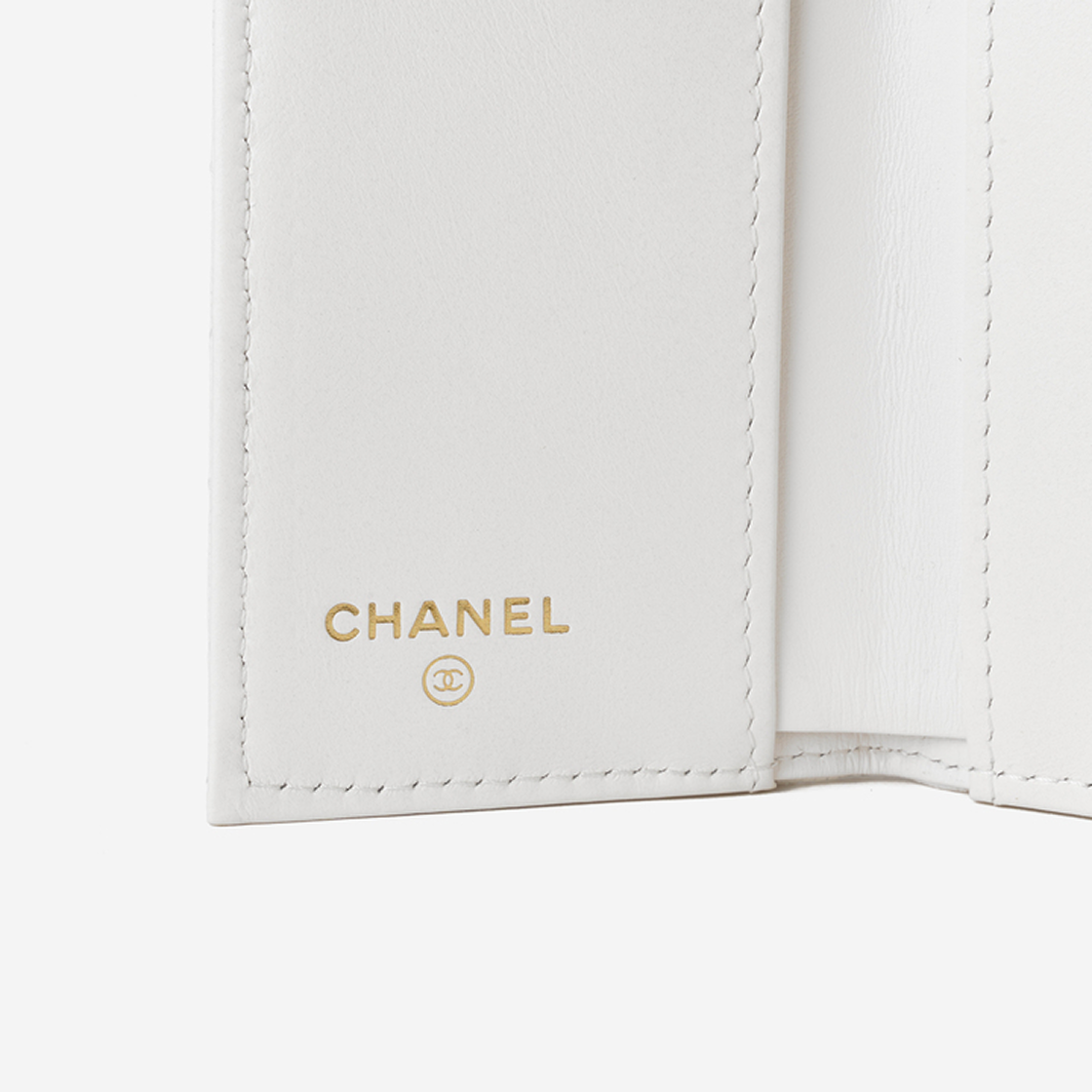 샤넬 클래식 스몰 플랩 지갑 그레인드 샤이니 카프스킨 & 골드 메탈 화이트(Chanel Classic Small Flap Wallet Grained Shiny Calfskin & Gold White) - 6