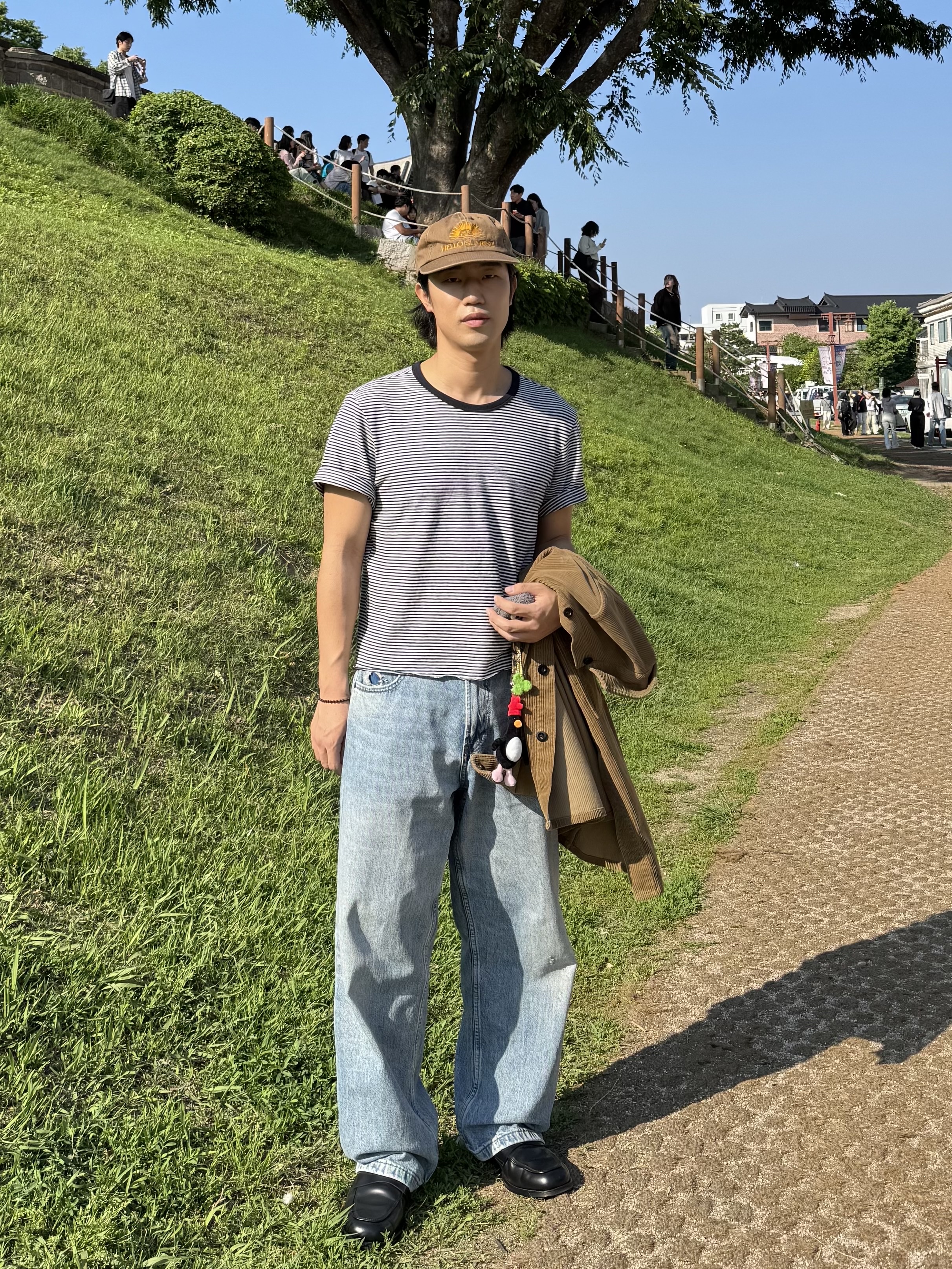 Hello Sunrise Arch Logo 5Panel Cap Brown, Casio LTP-V007D-7B 착용 스타일 - 1
