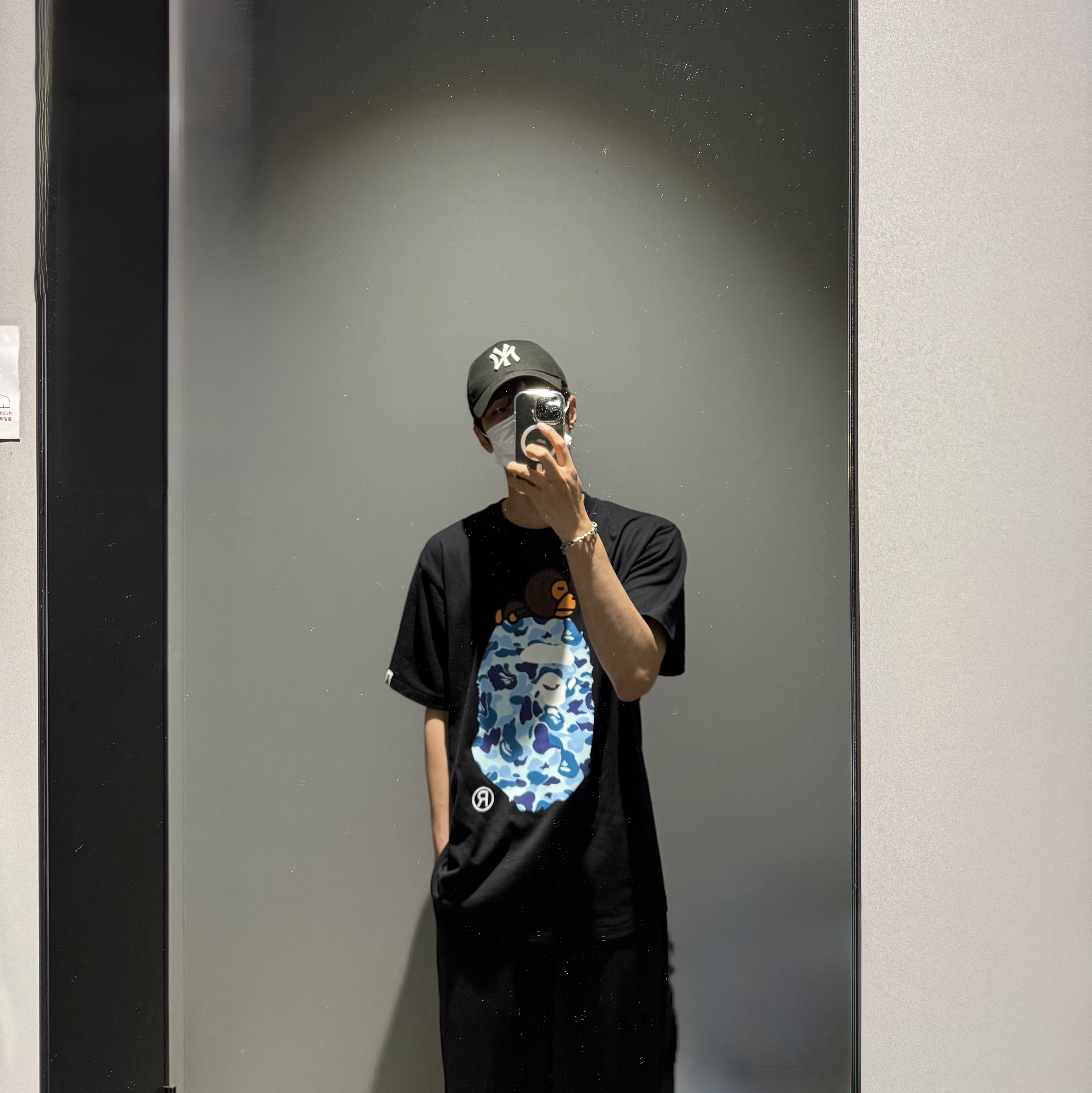 BAPE ABC Camo Milo on Big Ape T-Shirt Black Blue, Gucci Interlocking G Bracelet Silver 착용 스타일 - 1
