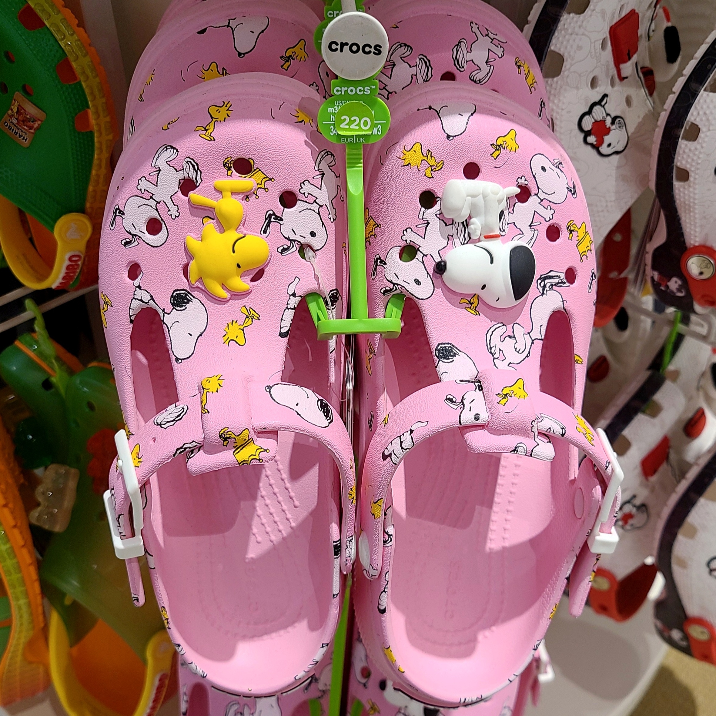 Crocs x Haribo Classic Clog Multi, (Kids) Crocs x Haribo Classic Clog Multi 착용 스타일 - 3