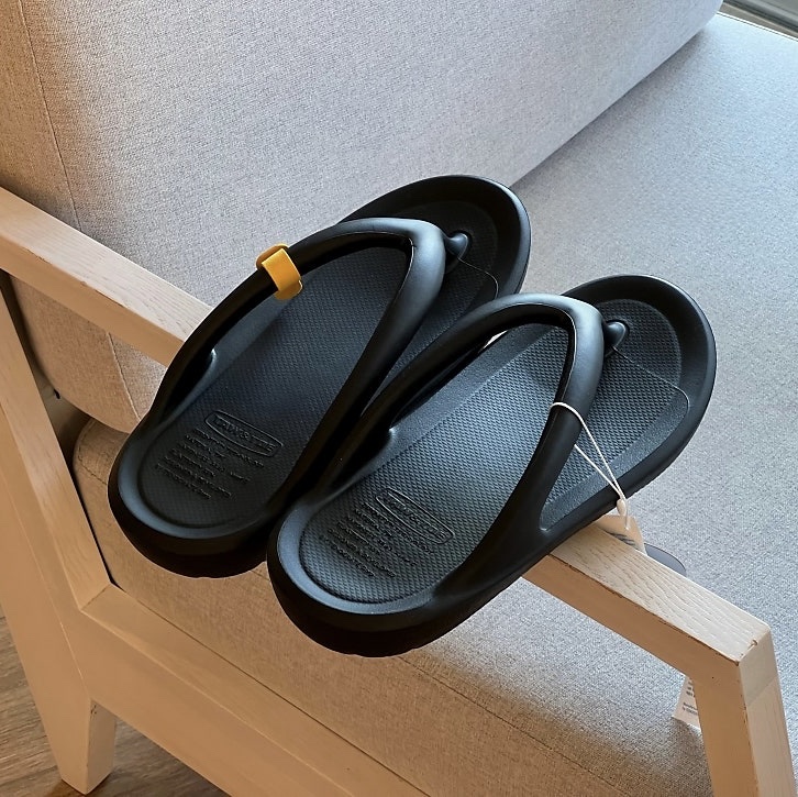 Taw&Toe Flip Flop Zerovity Bio Black 착용 스타일 - 2