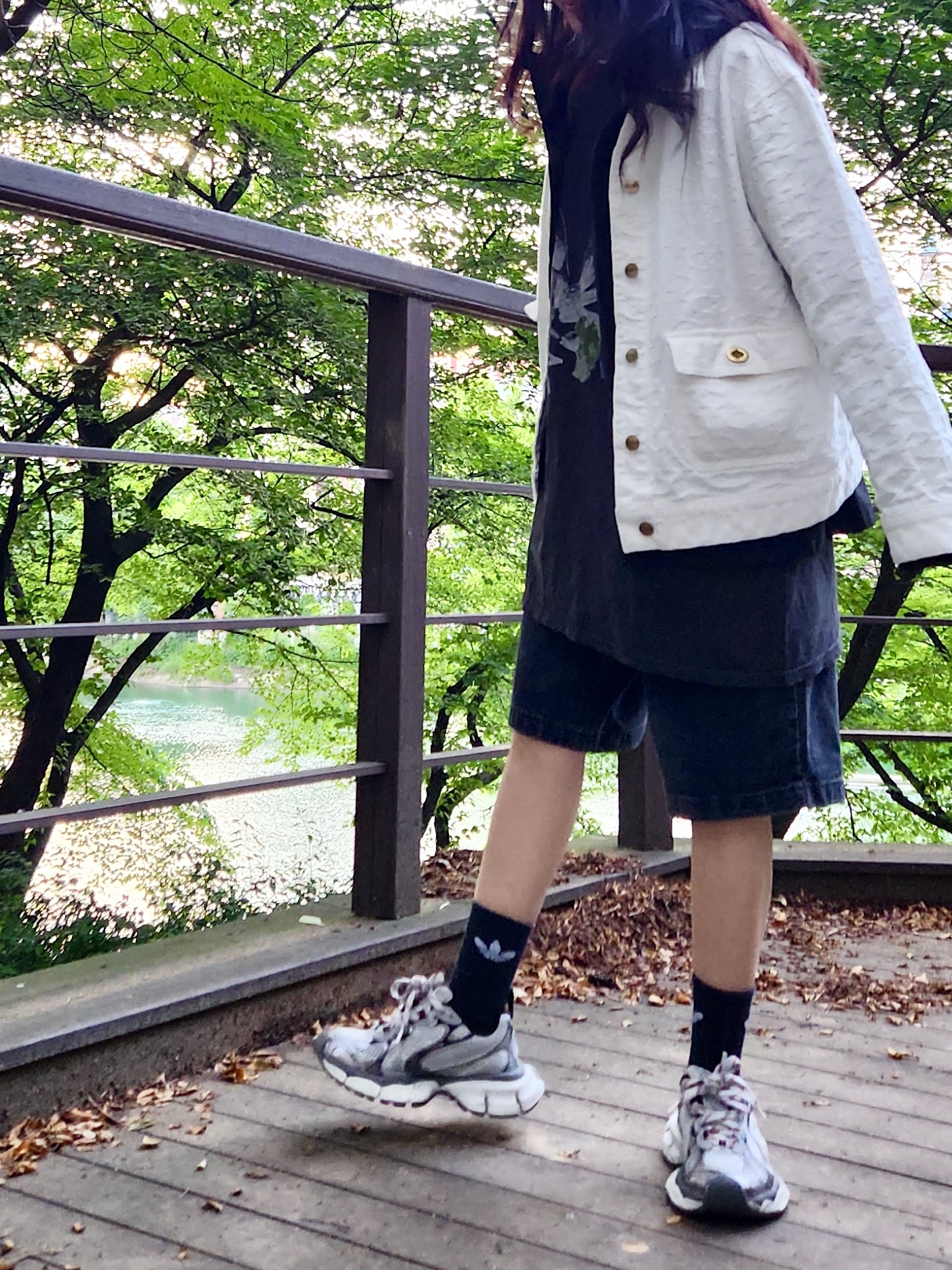 (W) Balenciaga 3XL Sneakers Grey White Red, Stussy Strike Pigment Dyed LS T-Shirt Black 착용 스타일 - 4