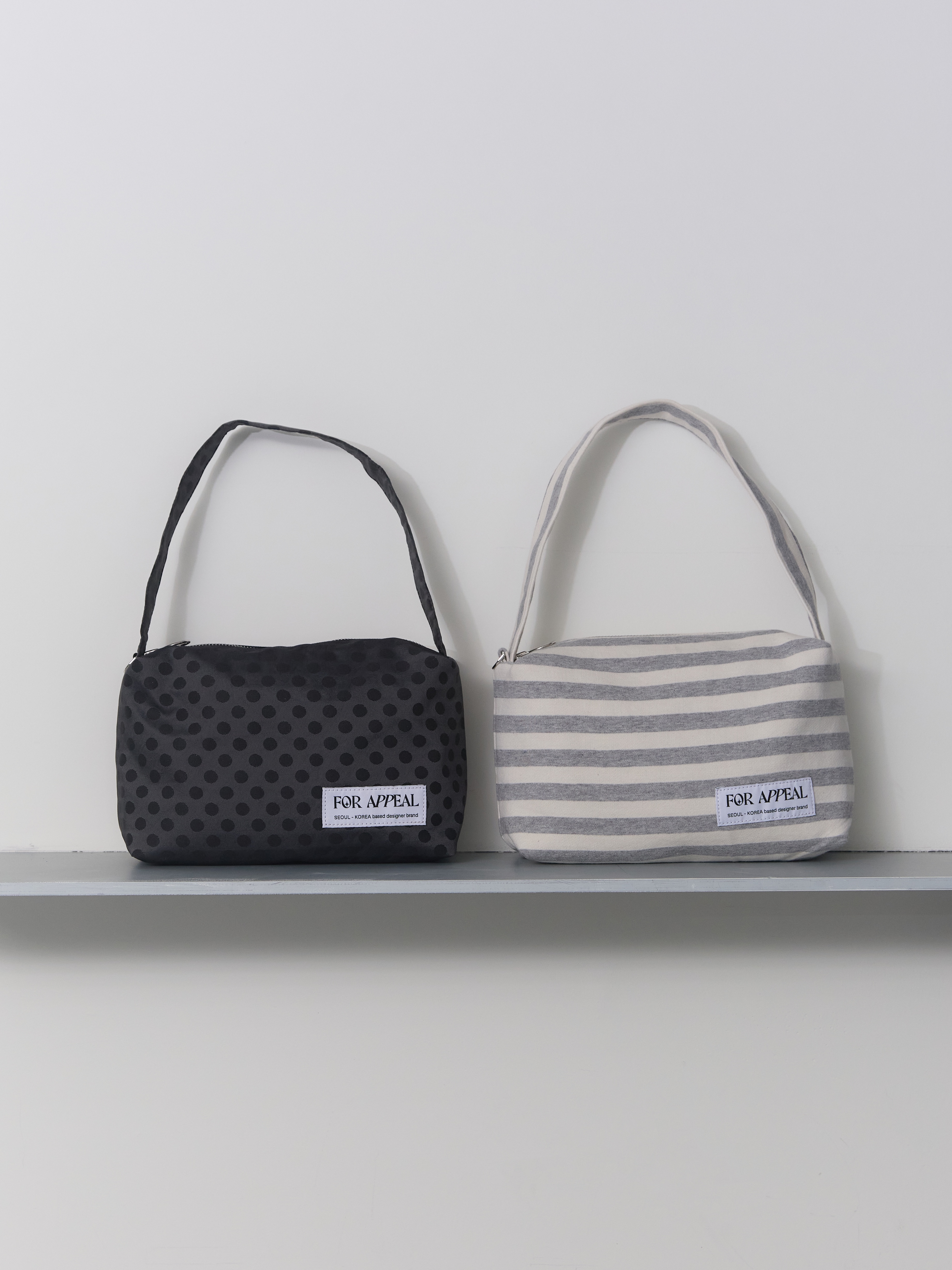 For Appeal Chill Shoulder Bag Stripe Gray, For Appeal Chill Shoulder Bag Dot Charcoal 착용 스타일