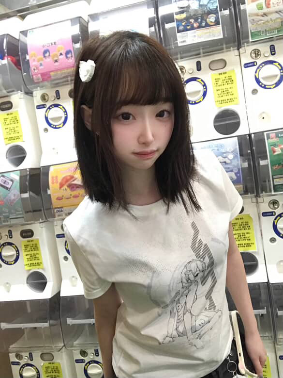 [KREAM 단독] Miuki Kiel Back Wing T-shirt White (Slimfit), [KREAM 단독] Miuki Lumiel_00 Wing Hair Clip White 2ea/set 착용 스타일