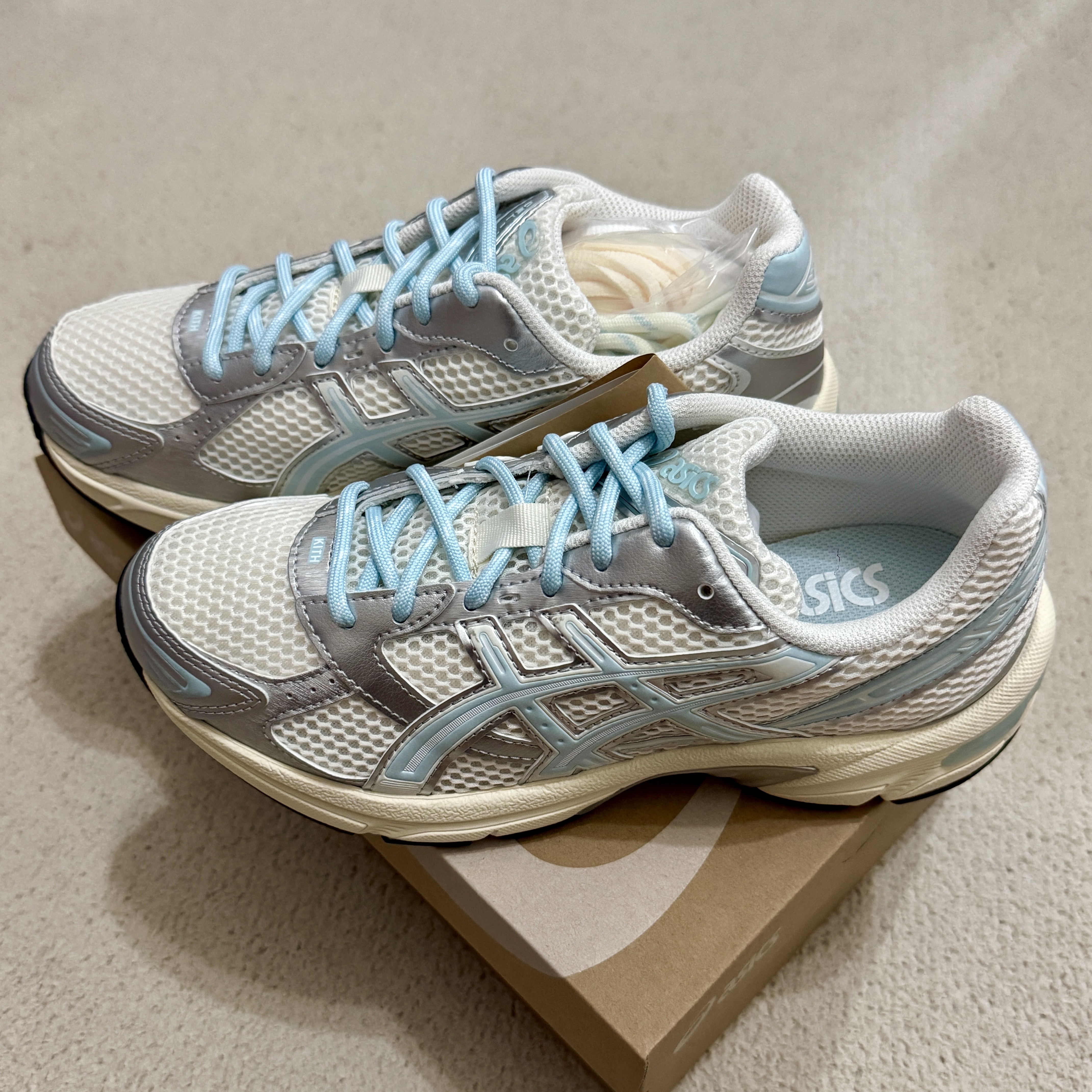 Asics x Kith Gel-1130 Cream Starlight Blue 착용 스타일 - 3