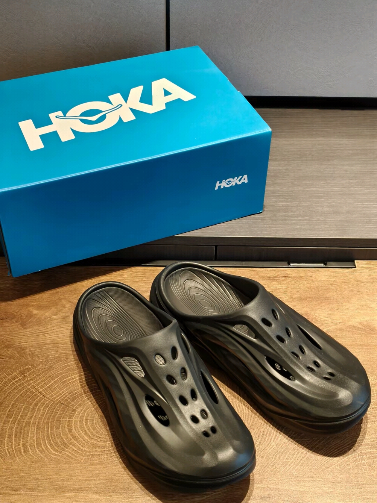 Hoka Ora Recovery Mule Black 착용 스타일 - 3