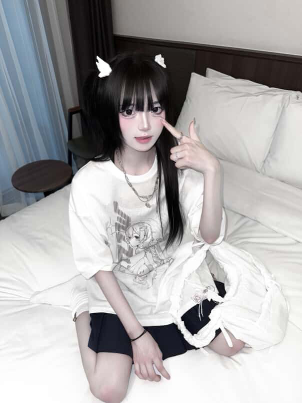 [KREAM 단독] Miuki Kiel Back Wing T-shirt White (Overfit), [KREAM 단독] Miuki Kiel_00 Wing Hair Clip White 2ea/set 착용 스타일