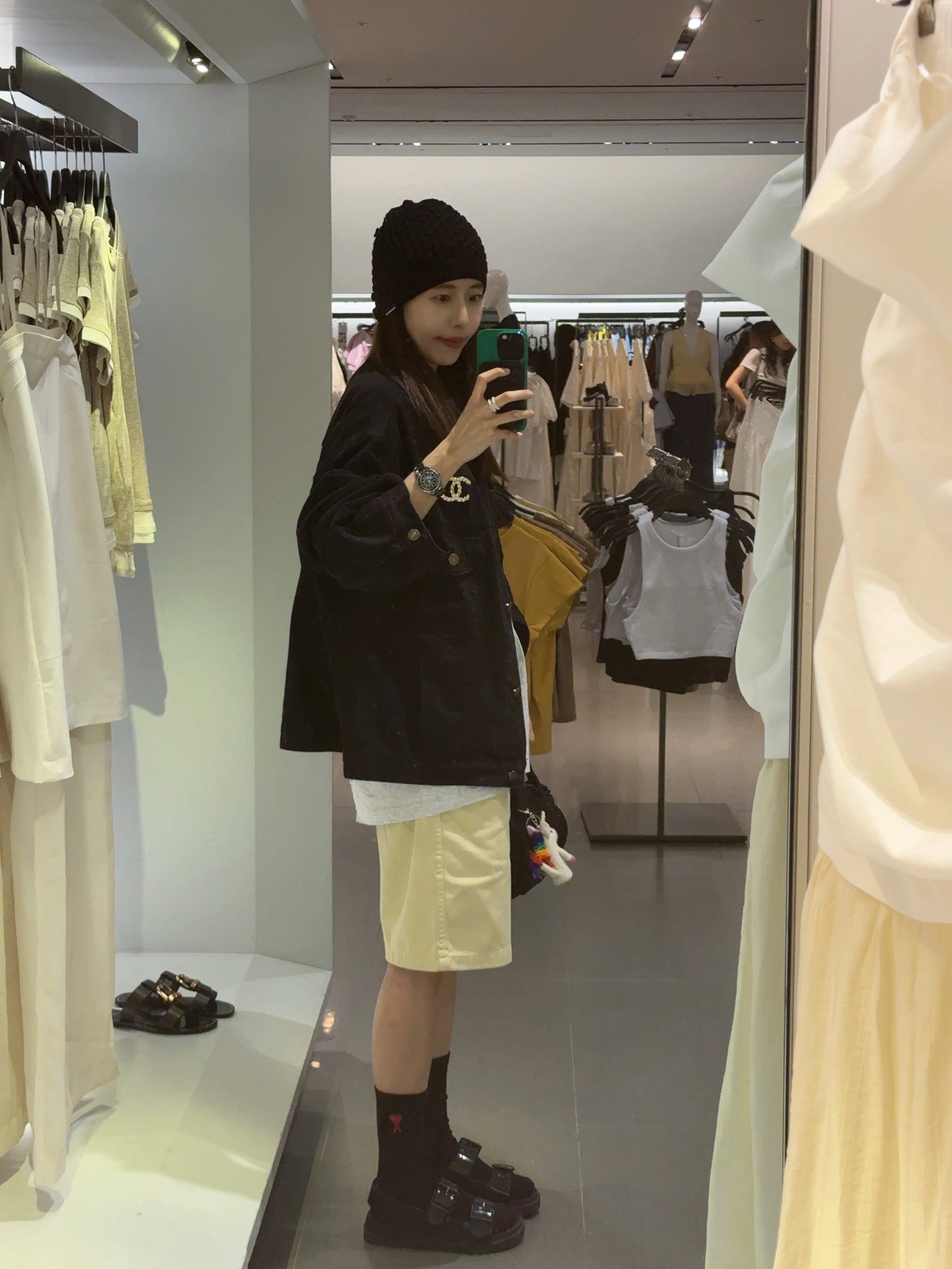 (W) Gucci Mini Double G Rubber Slide Sandal Black, AMI de Coeur Socks Off White Grey (3 Pack) 착용 스타일 - 1
