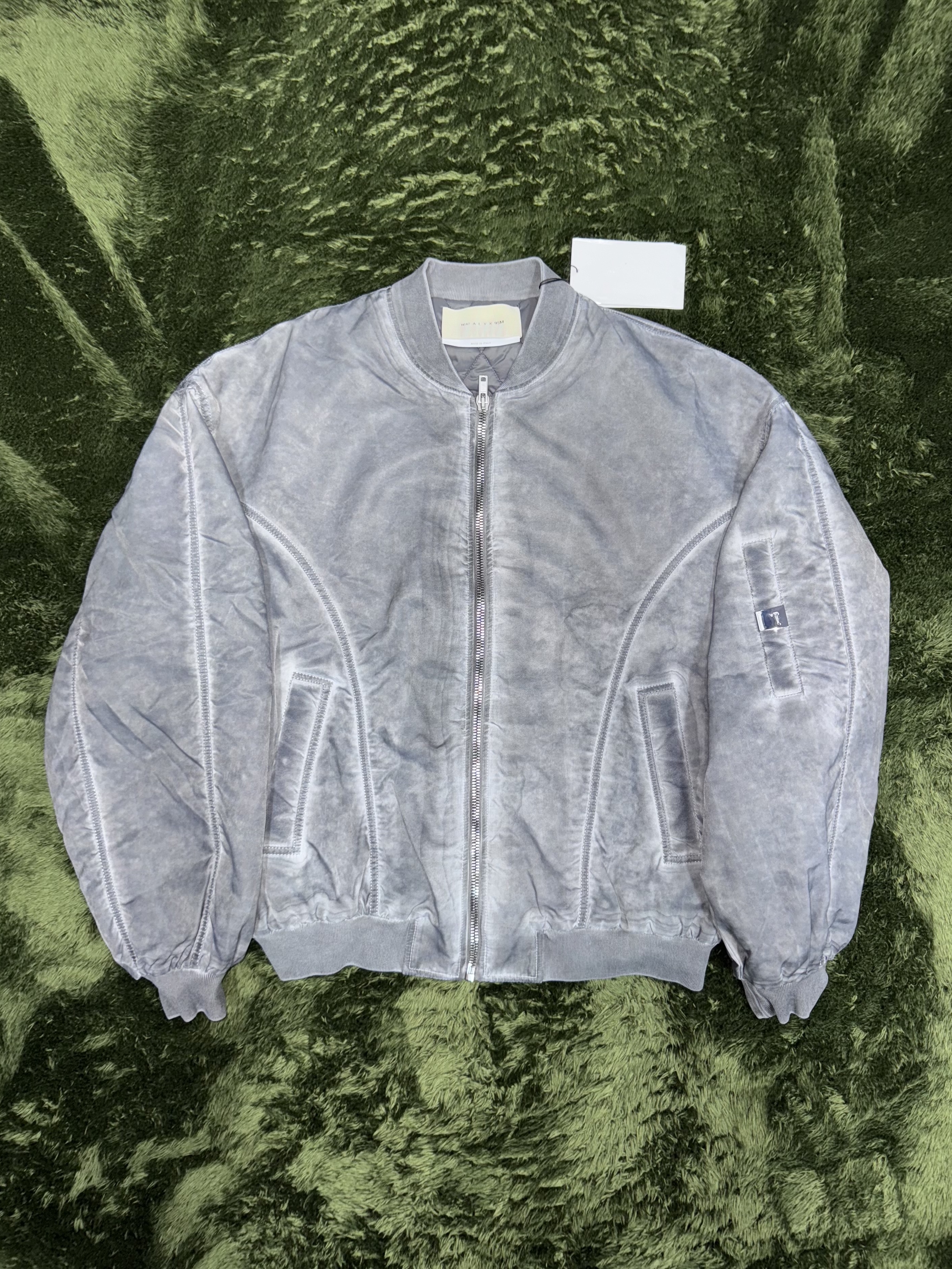 1017 Alyx 9SM Overdyed Bomber Jacket Washed Black 착용 스타일 - 1