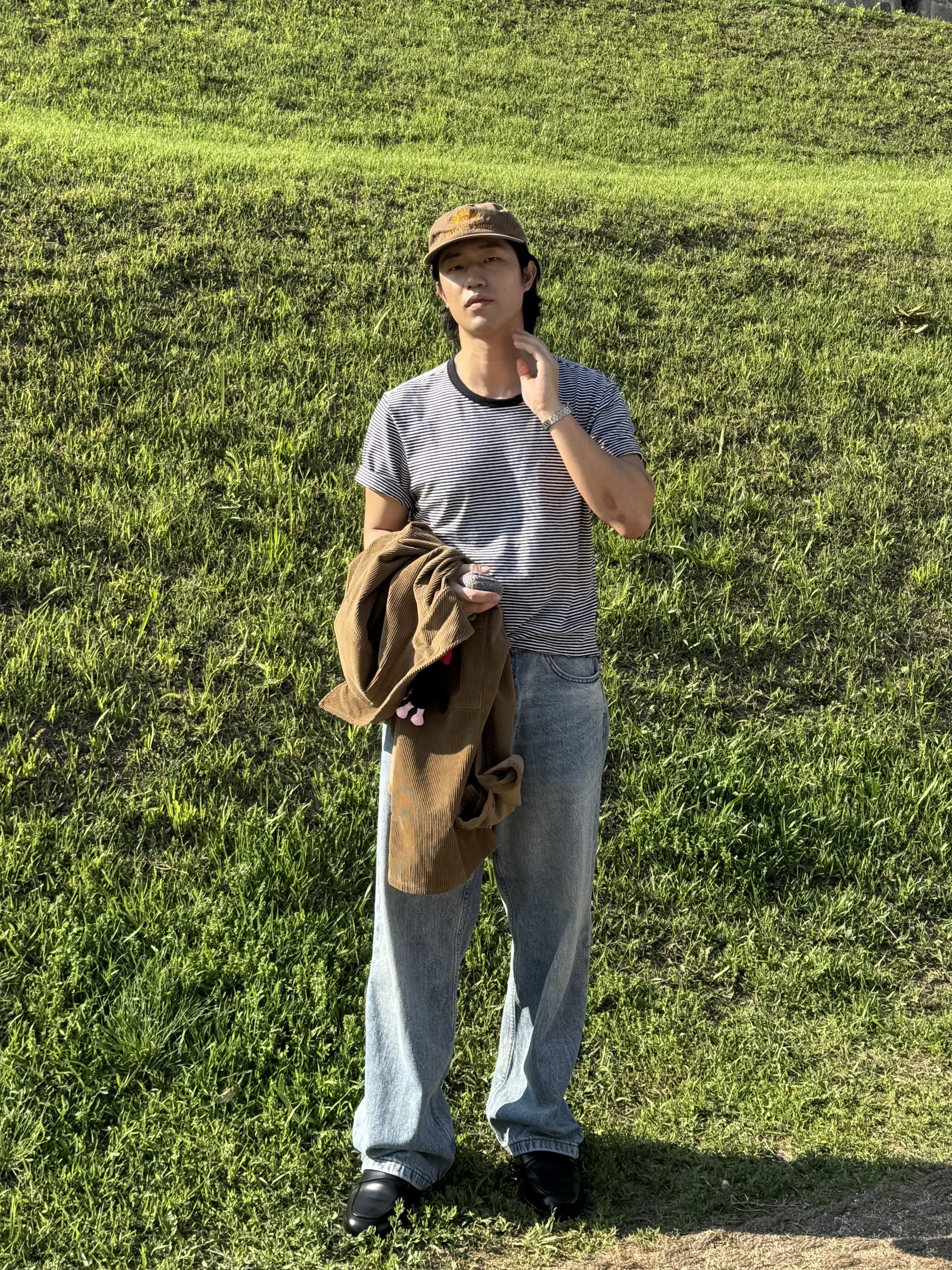 Hello Sunrise Arch Logo 5Panel Cap Brown, Casio LTP-V007D-7B 착용 스타일 - 2