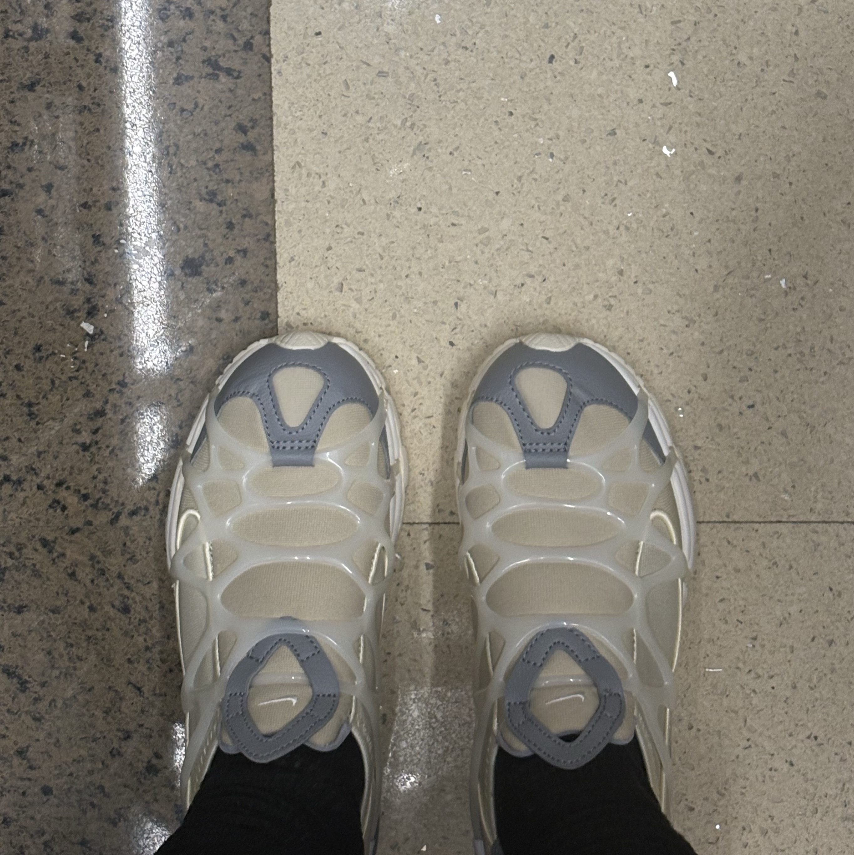Nike Air Kukini Rattan and Particle Grey 착용 스타일