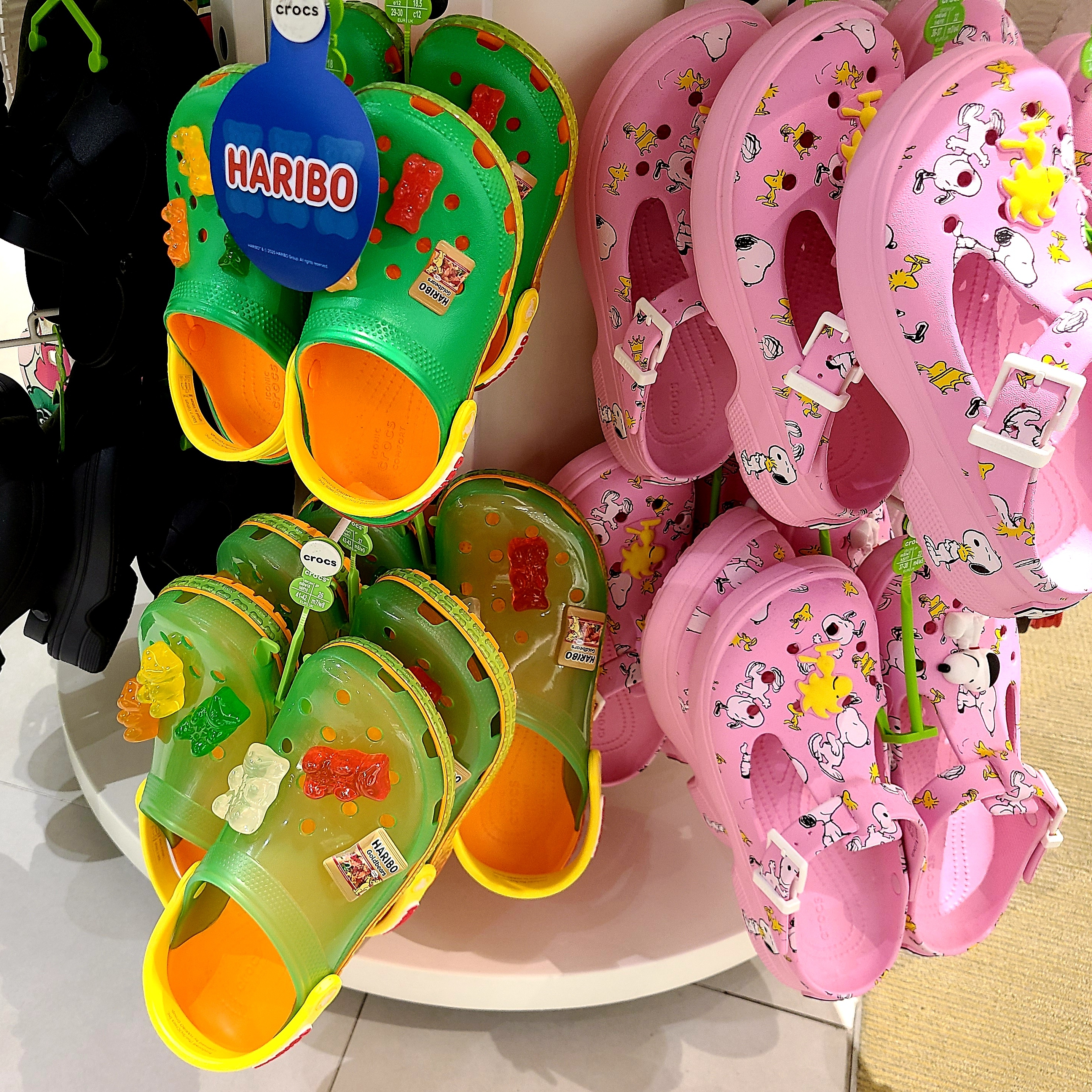 Crocs x Haribo Classic Clog Multi, (Kids) Crocs x Haribo Classic Clog Multi 착용 스타일 - 2