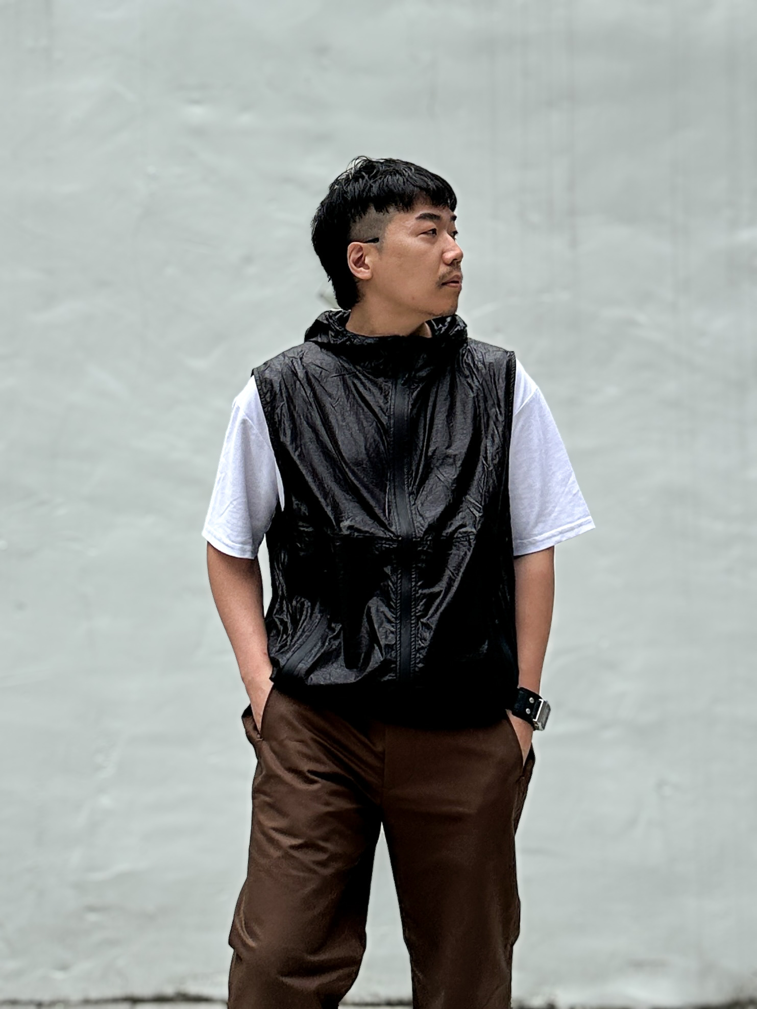 TWOSPC. Baek Teeth Vintage Grey 착용 스타일 - 2