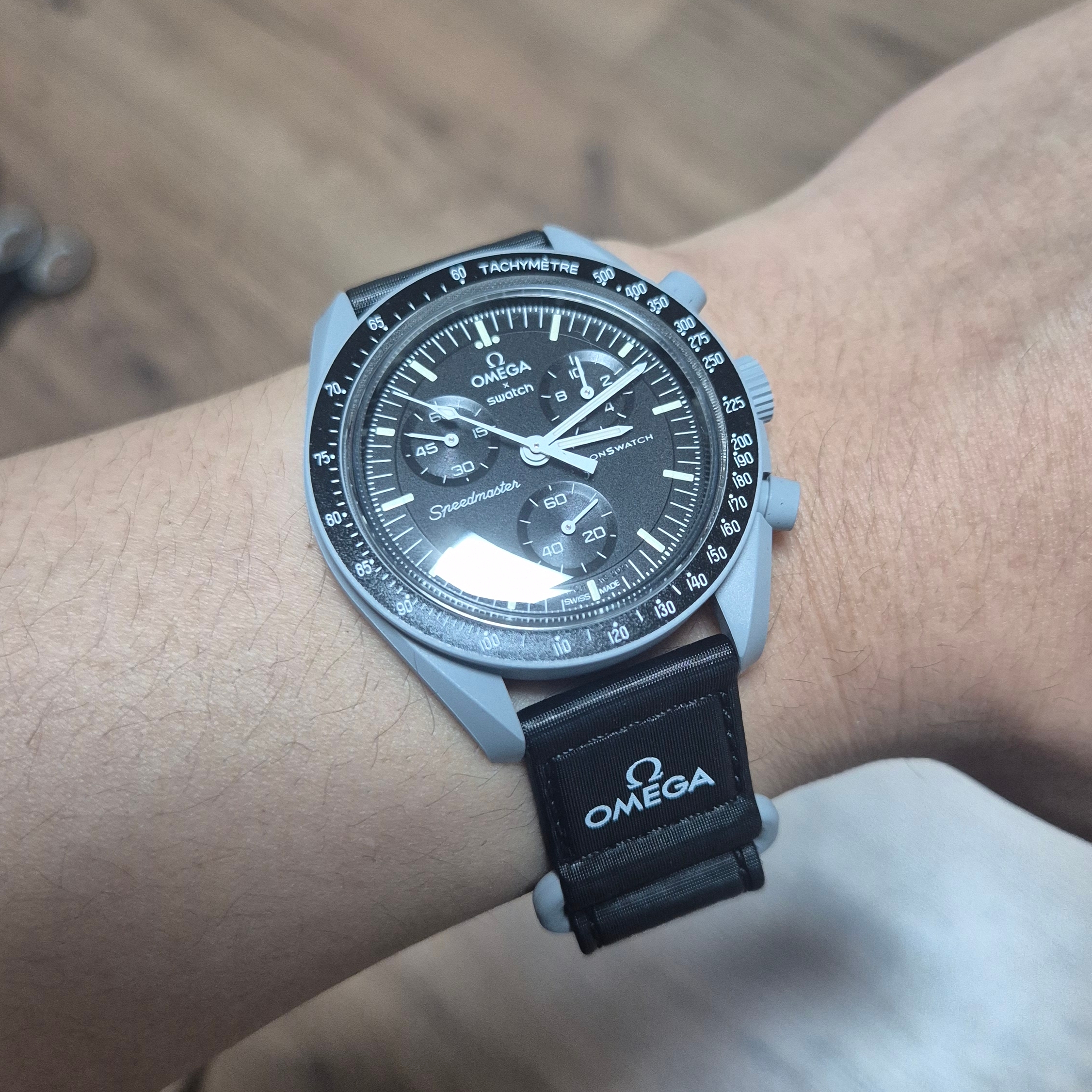 Swatch x Omega Bioceramic MoonSwatch Mission To The Moon 착용 스타일
