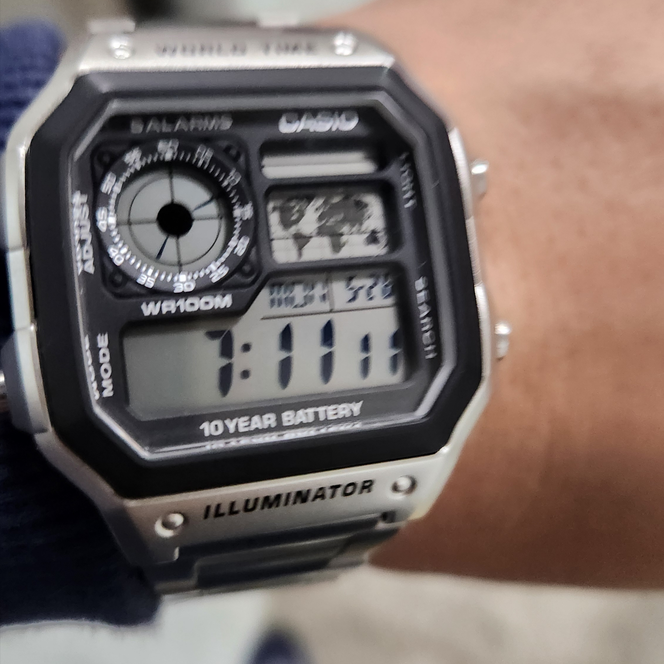 Casio AE-1200WHD-1AV 착용 스타일