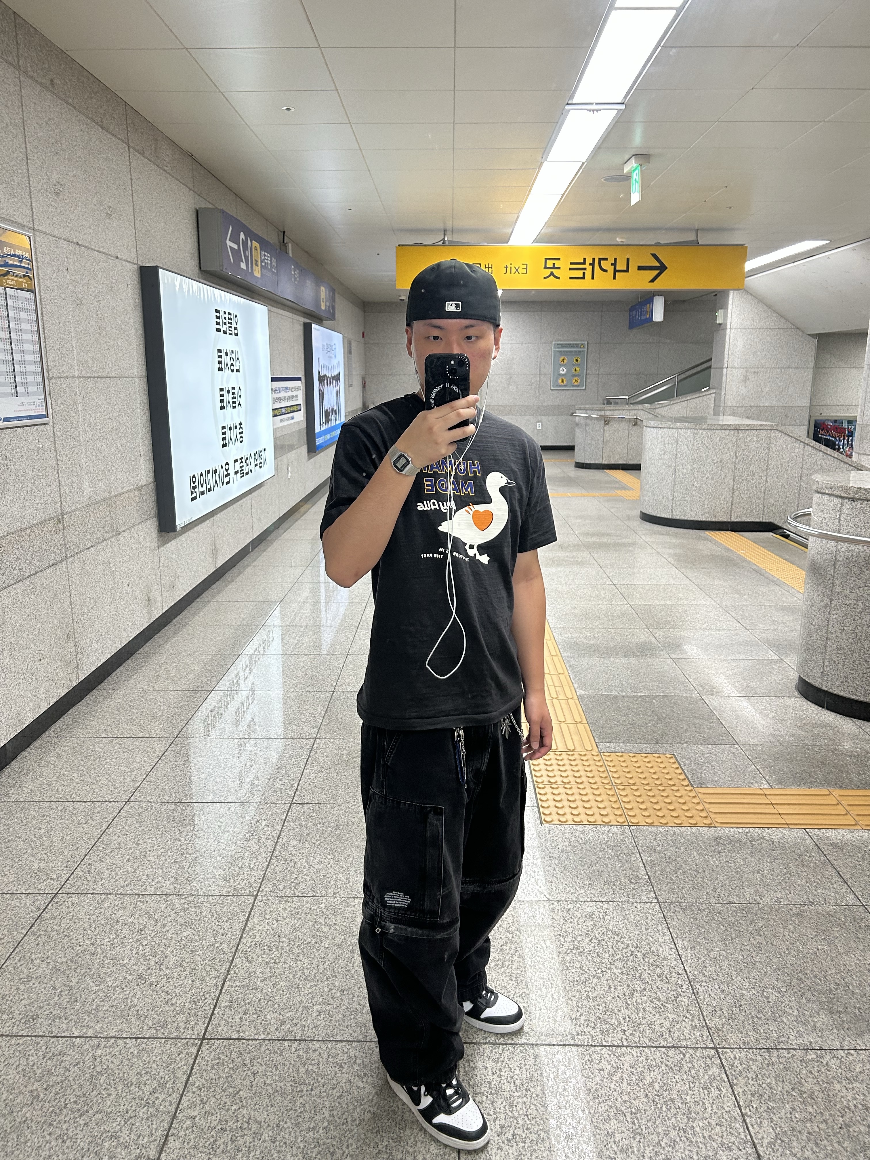 GU x Undercover Denim Convertible Wide Cargo Pants Dark Gray, Nike x Ambush Dunk High Black 착용 스타일 - 1