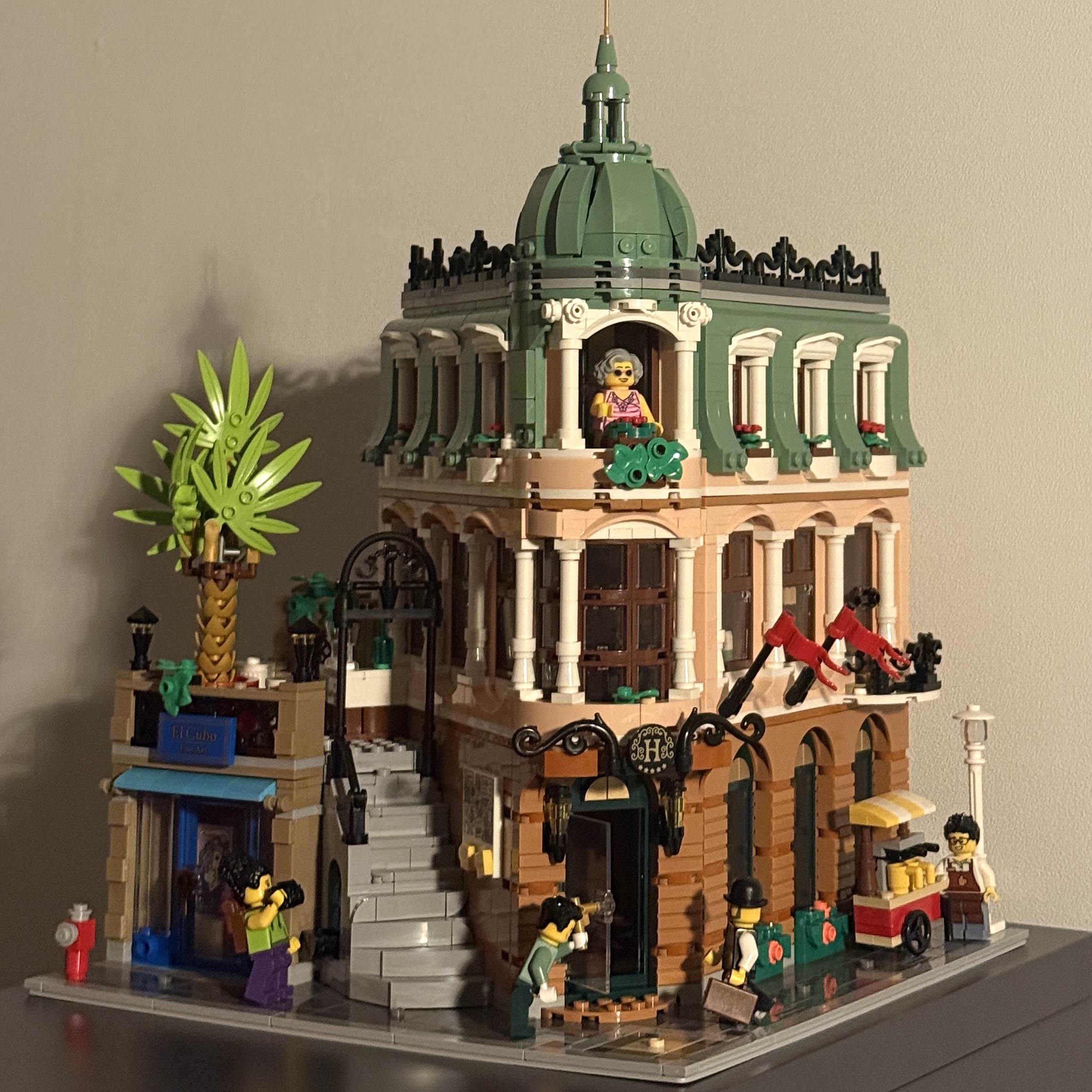 Lego Boutique Hotel 착용 스타일