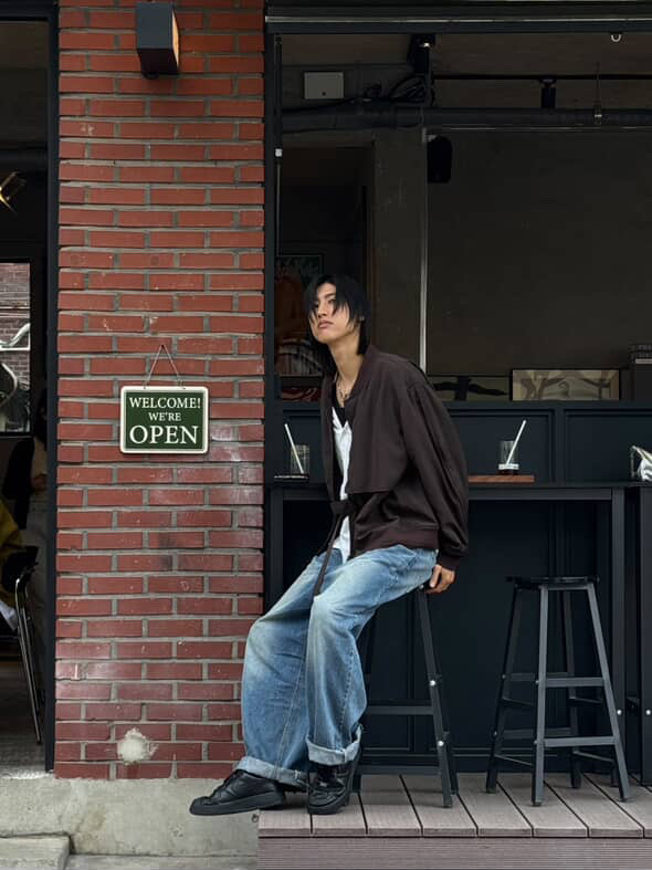 NA A NANA Wavy Strap Blouson Olive Brown 착용 스타일 - 1