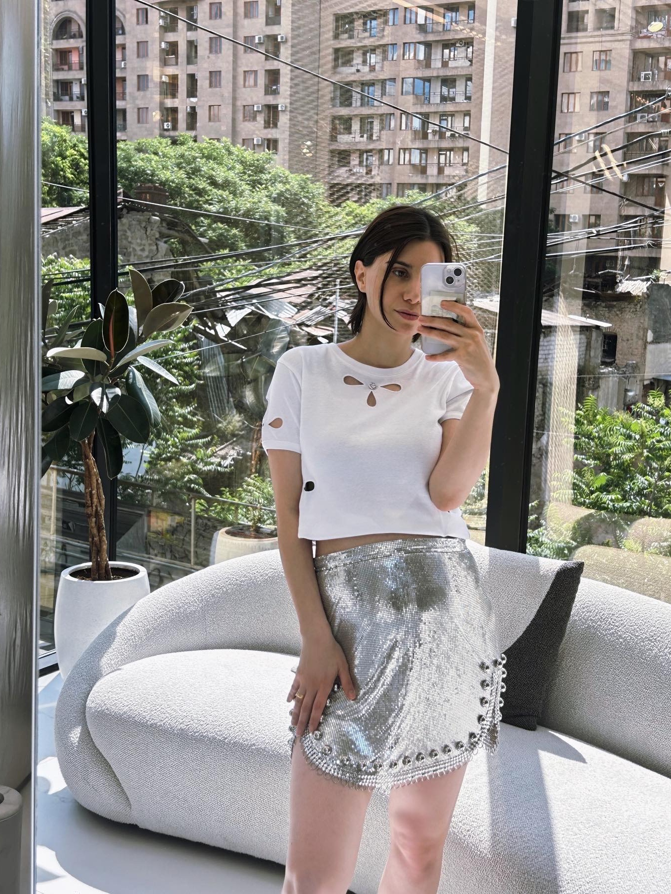 Coperni Petal Embroidered Slim Fit T Shirt White - 25SS 착용 스타일