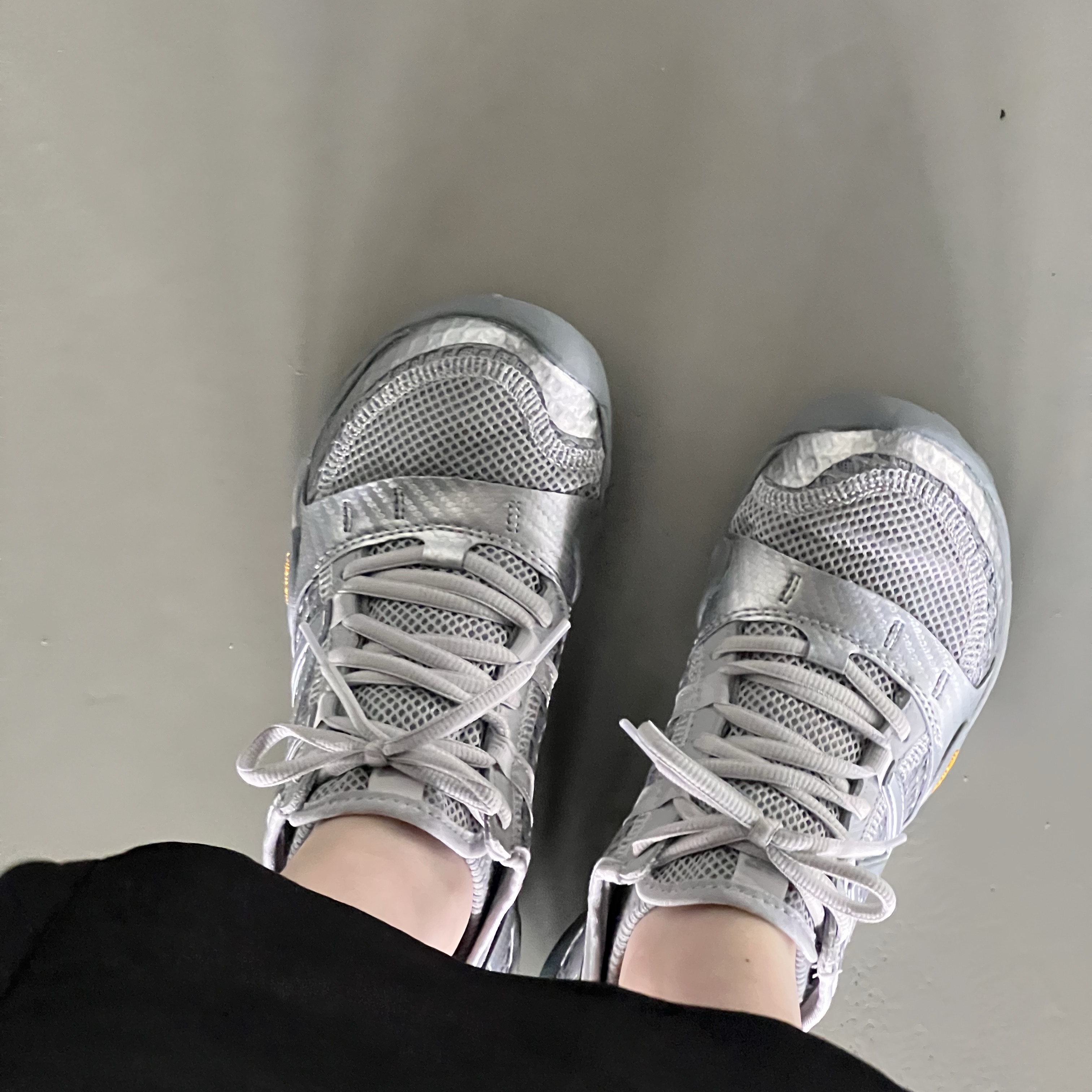 New Balance Minimus MT10O Slate Grey Silver Metallic 착용 스타일 - 1