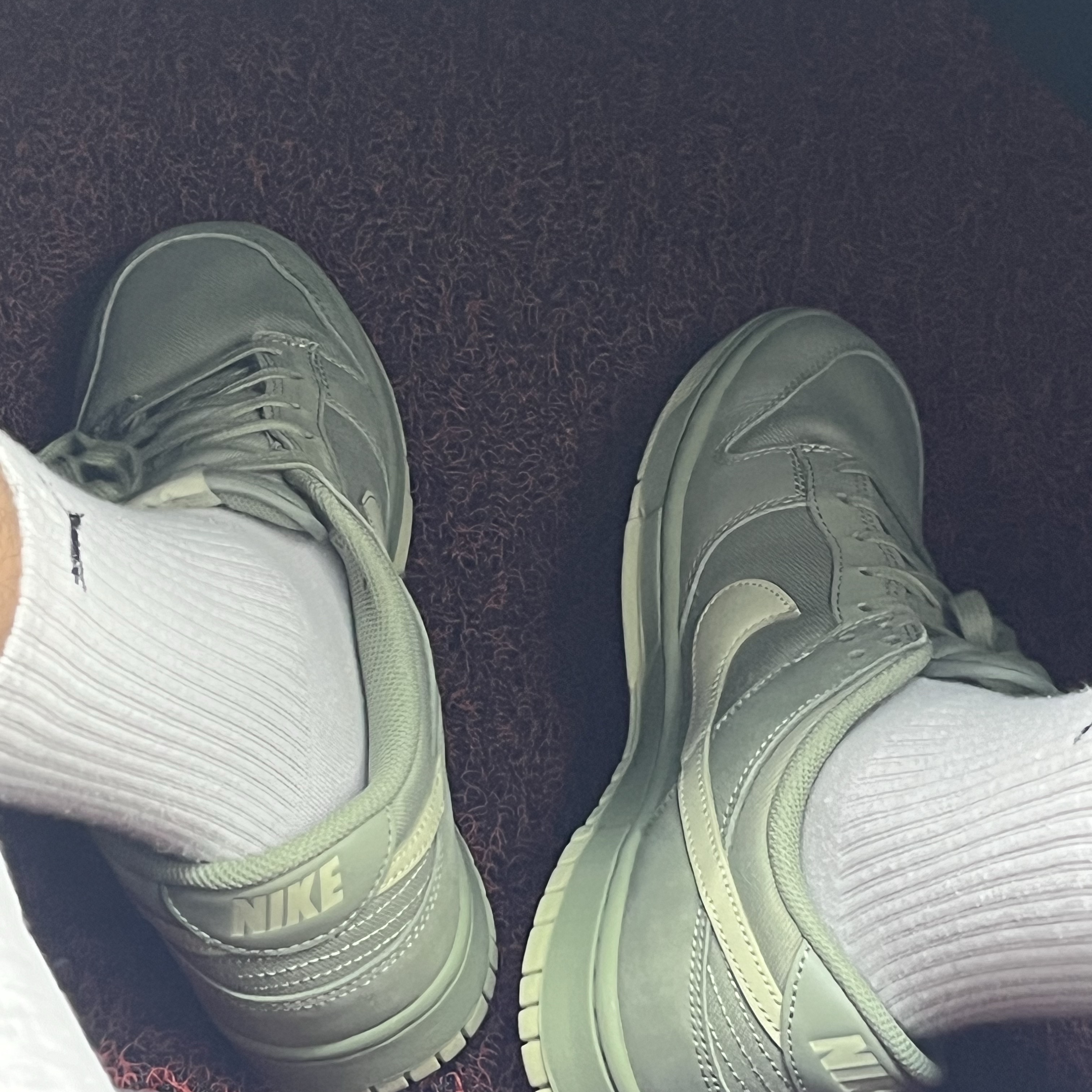 Nike Dunk Low PRM Oil Green 착용 스타일