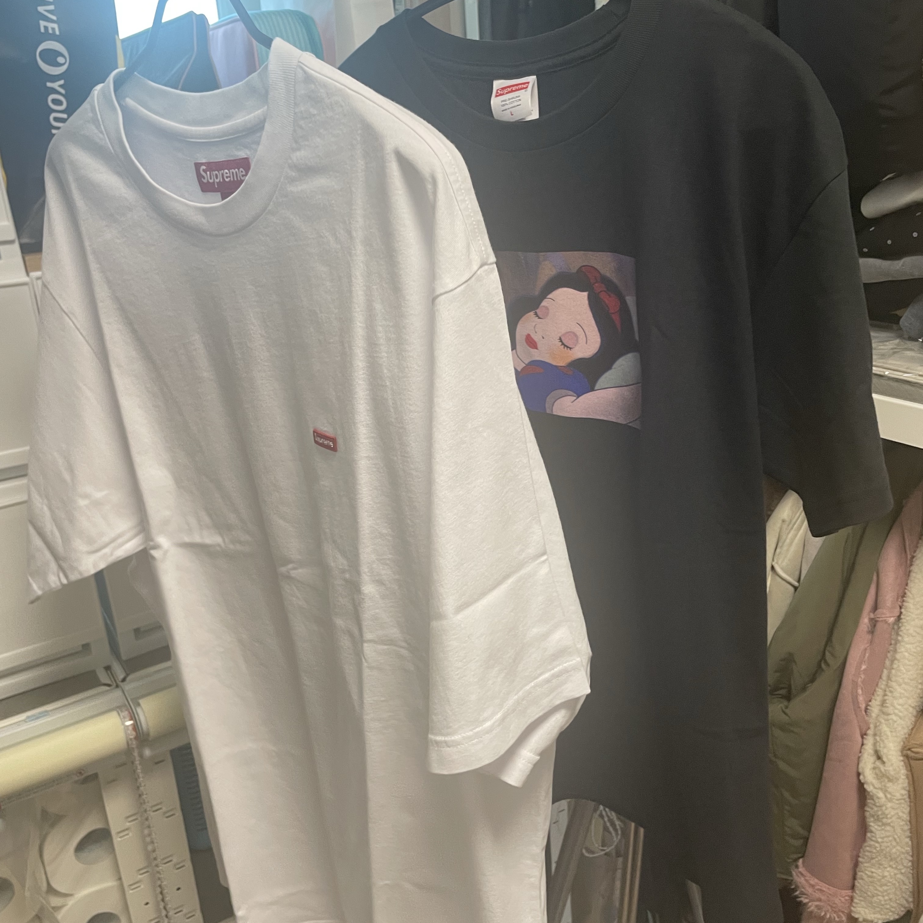 Supreme Snow White T-Shirt Black - 24FW 착용 스타일
