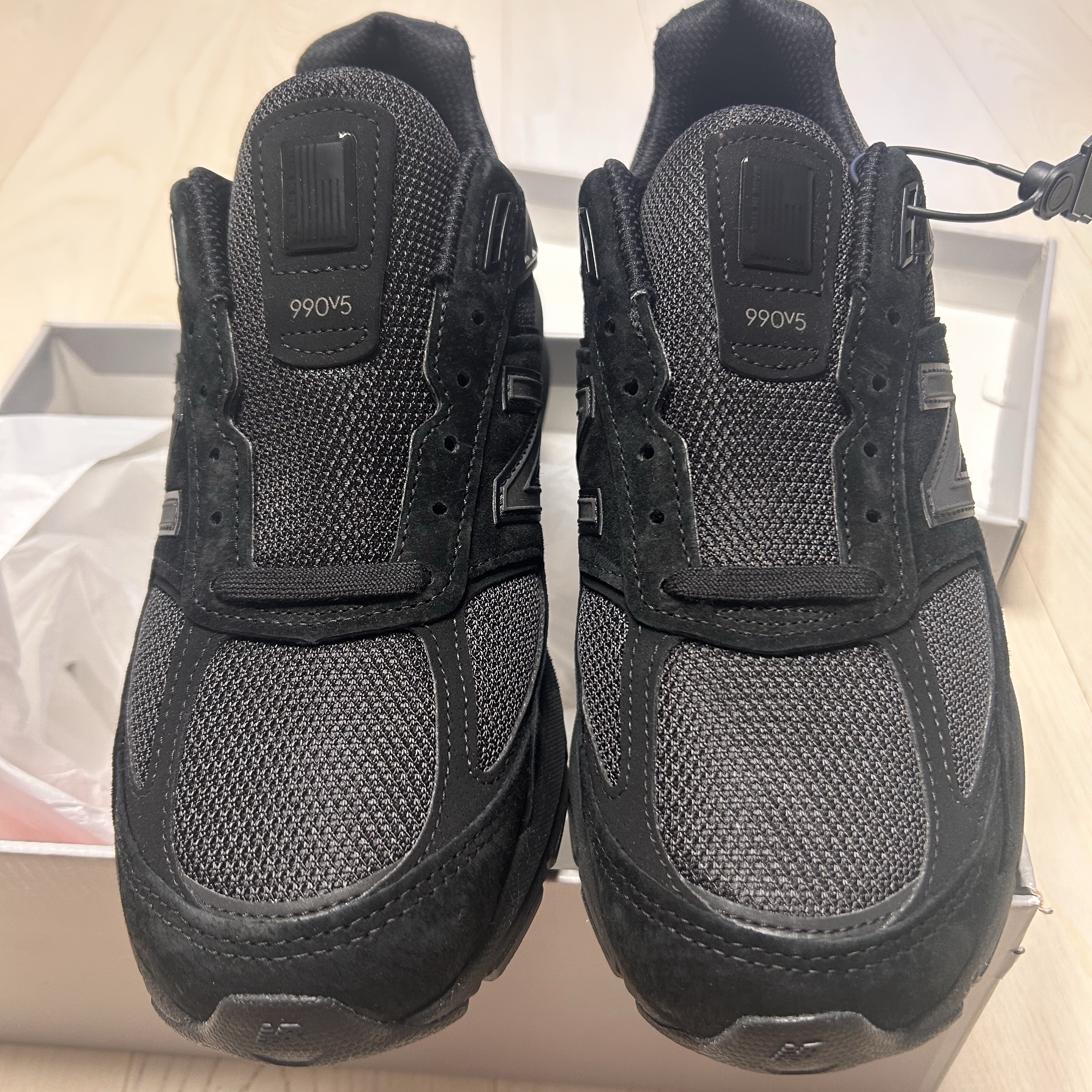 New Balance 990v5 Made in USA Triple Black - D Standard 착용 스타일