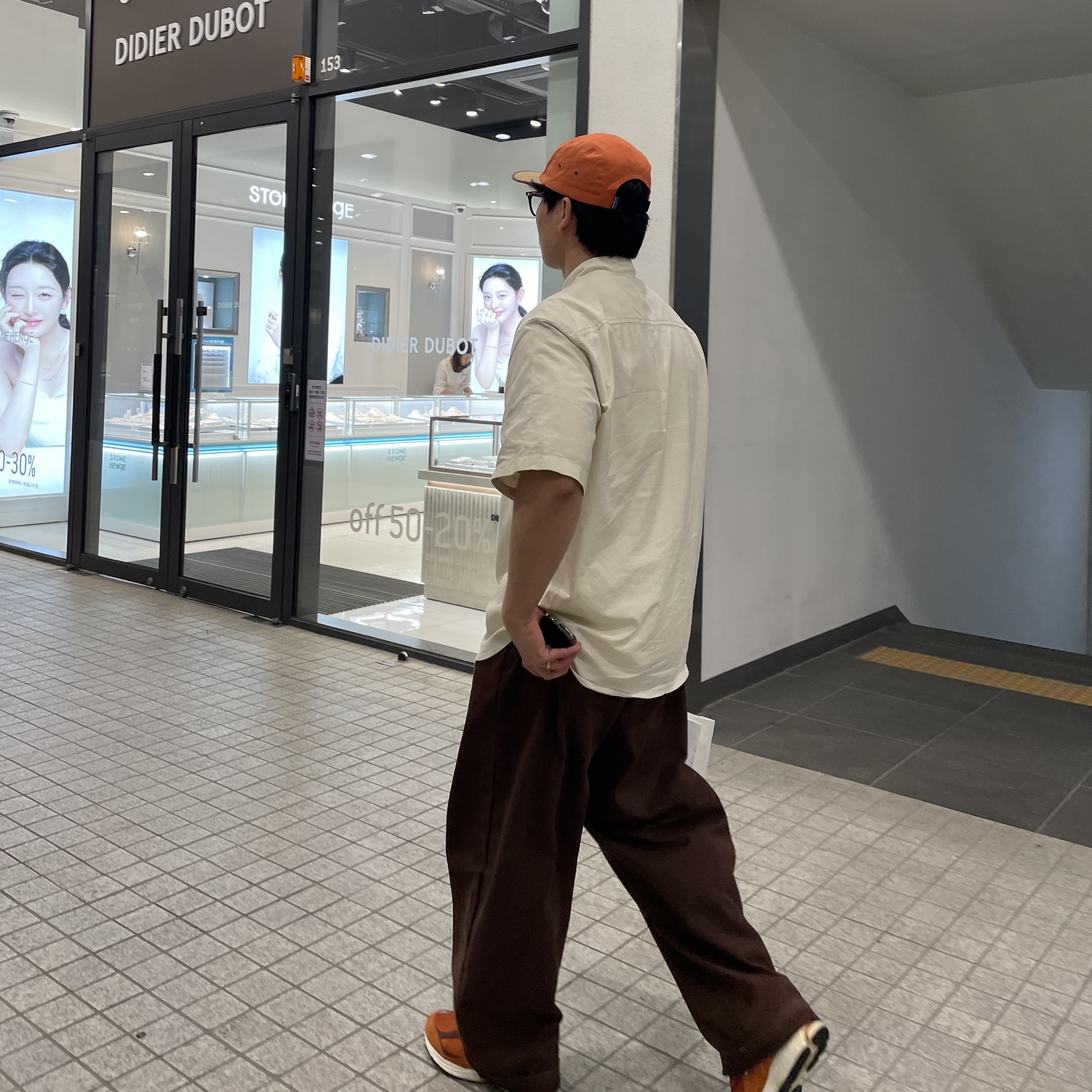 Patagonia P-6 Label Maclure Hat Ink Black, Patagonia P-6 Label Maclure Hat Thermal Blue 착용 스타일 - 3