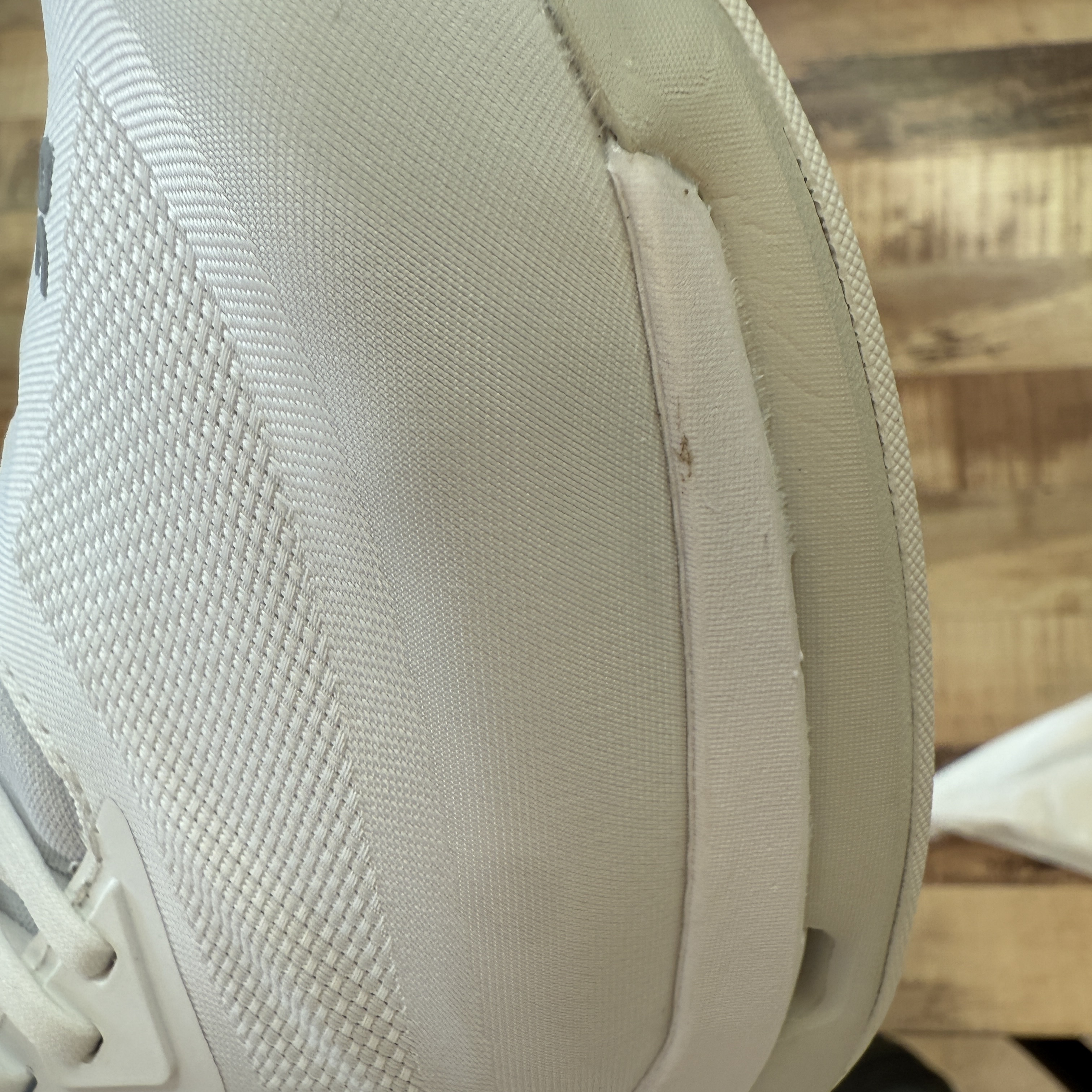 On Running x Kith Cloudzone White Ice 착용 스타일 - 3
