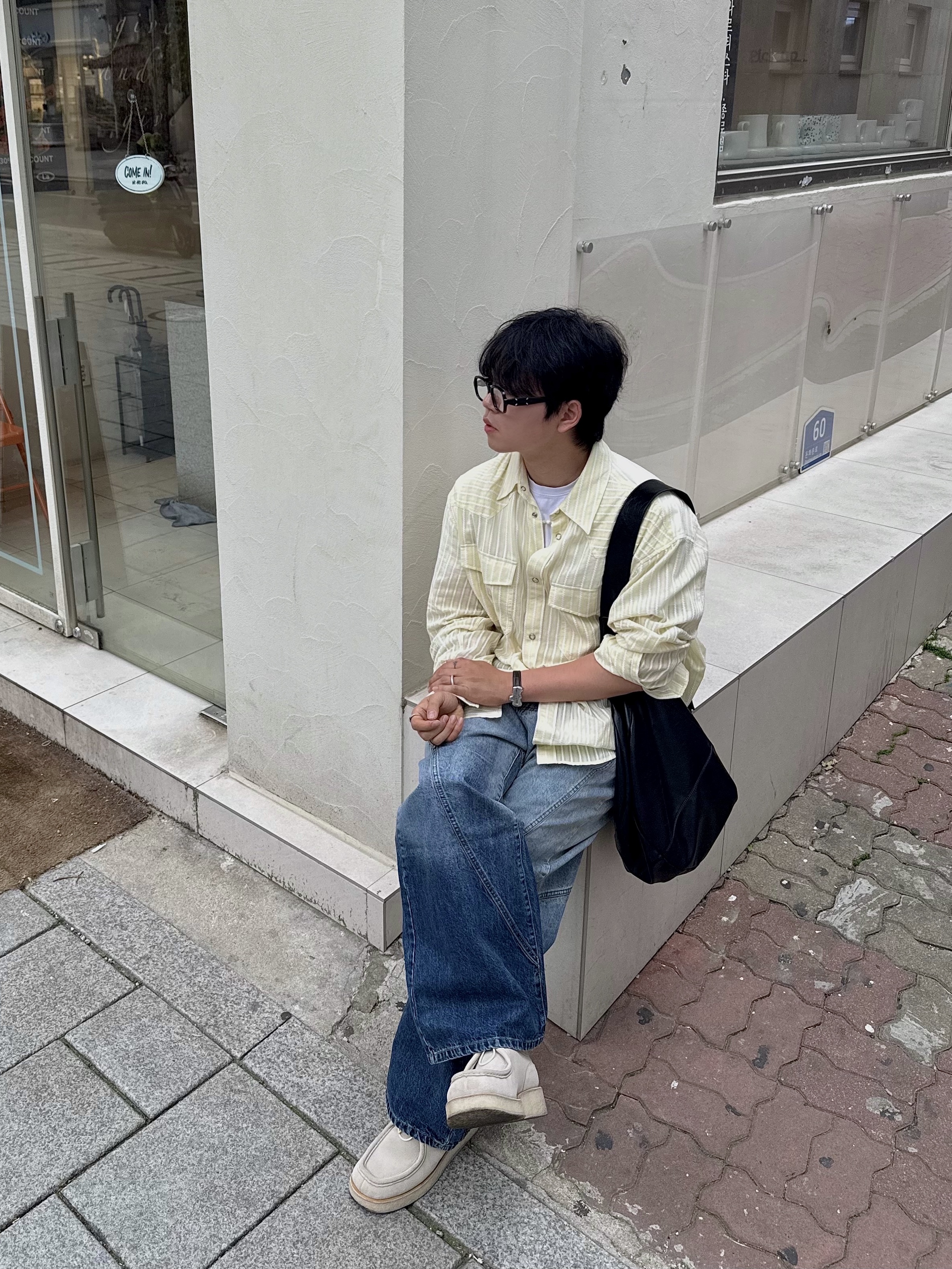 Gentle Monster x Maison Margiela MM114 Black Clear, (W) Clarks Wallabee Maple Suede 착용 스타일 - 3