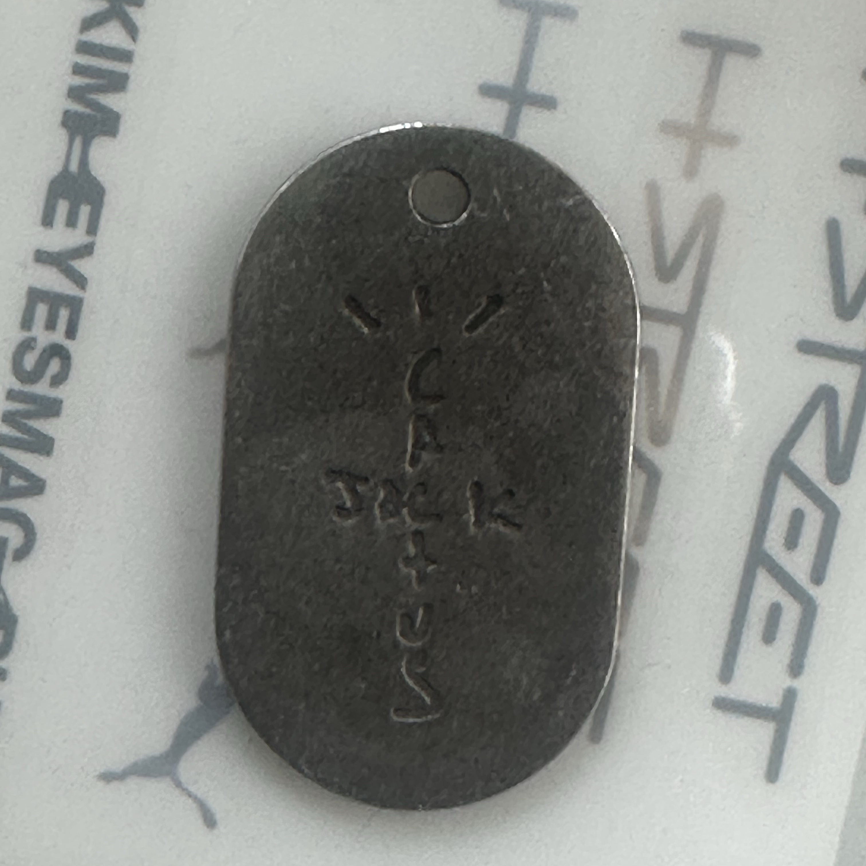 Travis Scott Cactus Jack x WWE Dog Tag Silver, Travis Scott x Saint Mxxxxxx Utopia T-Shirt 3A White 착용 스타일 - 3