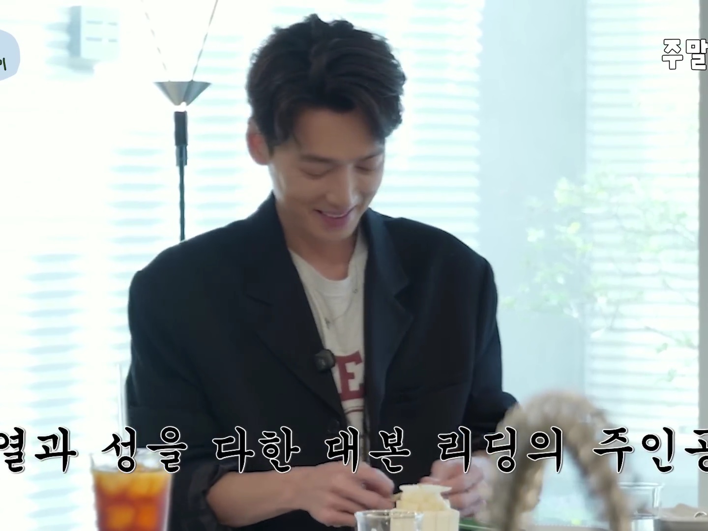 STU Destroyed Diagonal Blazer Black 착용 스타일 - 1