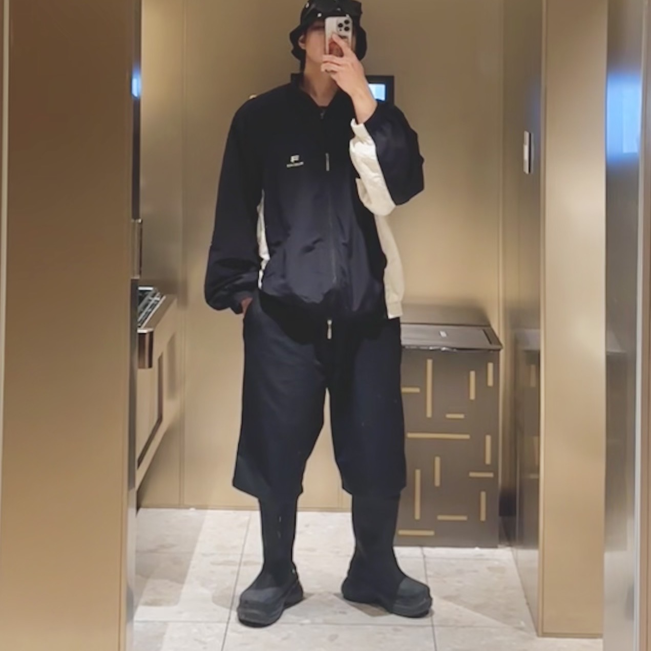 Balenciaga Loop Sports Icon Large Tracksuit Jacket Navy Blue, Balenciaga x Crocs Rubber Boot Black 착용 스타일