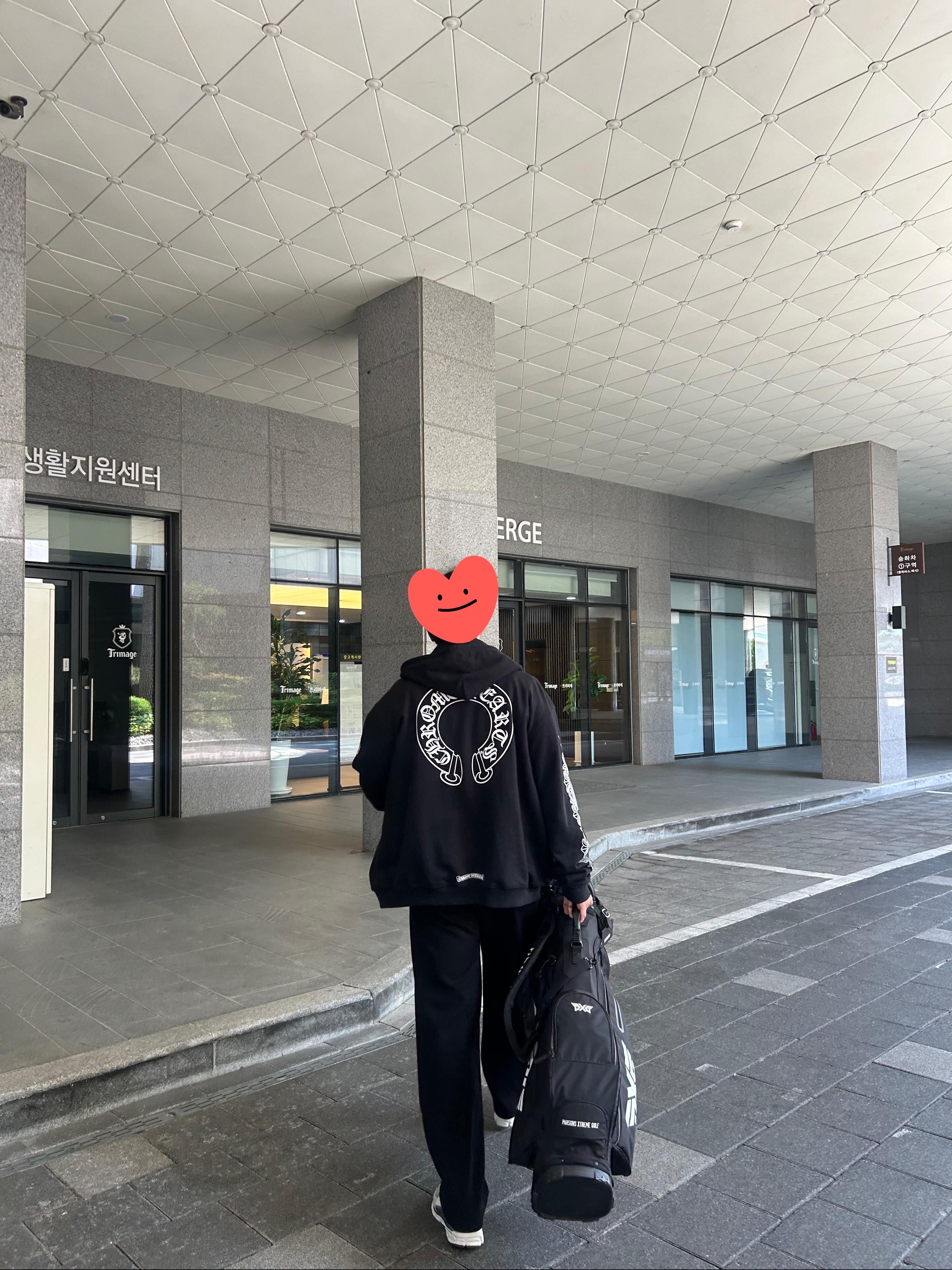 (W) Nike Zoom Vomero 5 Cobblestone and Flat Pewter, Chrome Hearts Horseshoe Floral Heavyweight Zip-Up Hoodie Black 착용 스타일