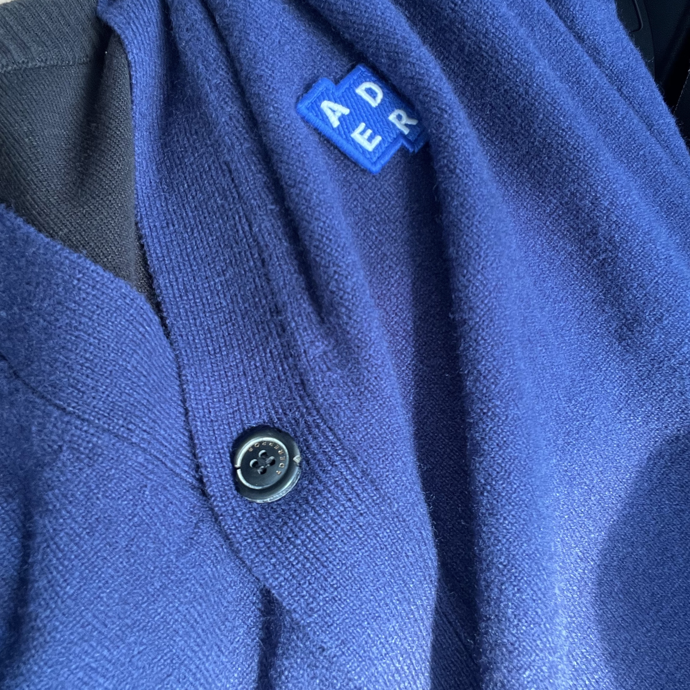 Ader Error Sig; TRS/BL Tag Cardigan 01 Navy 착용 스타일