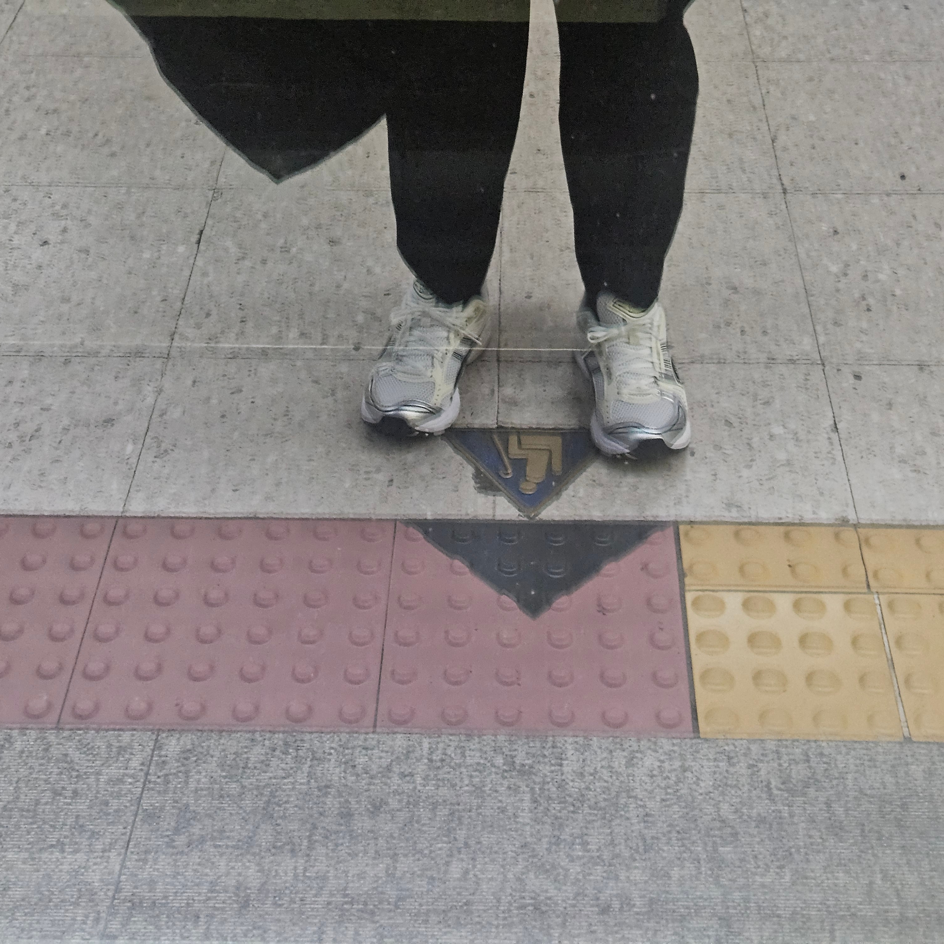 (W) Asics Gel-Kayano 14 White Midnight 착용 스타일 - 1