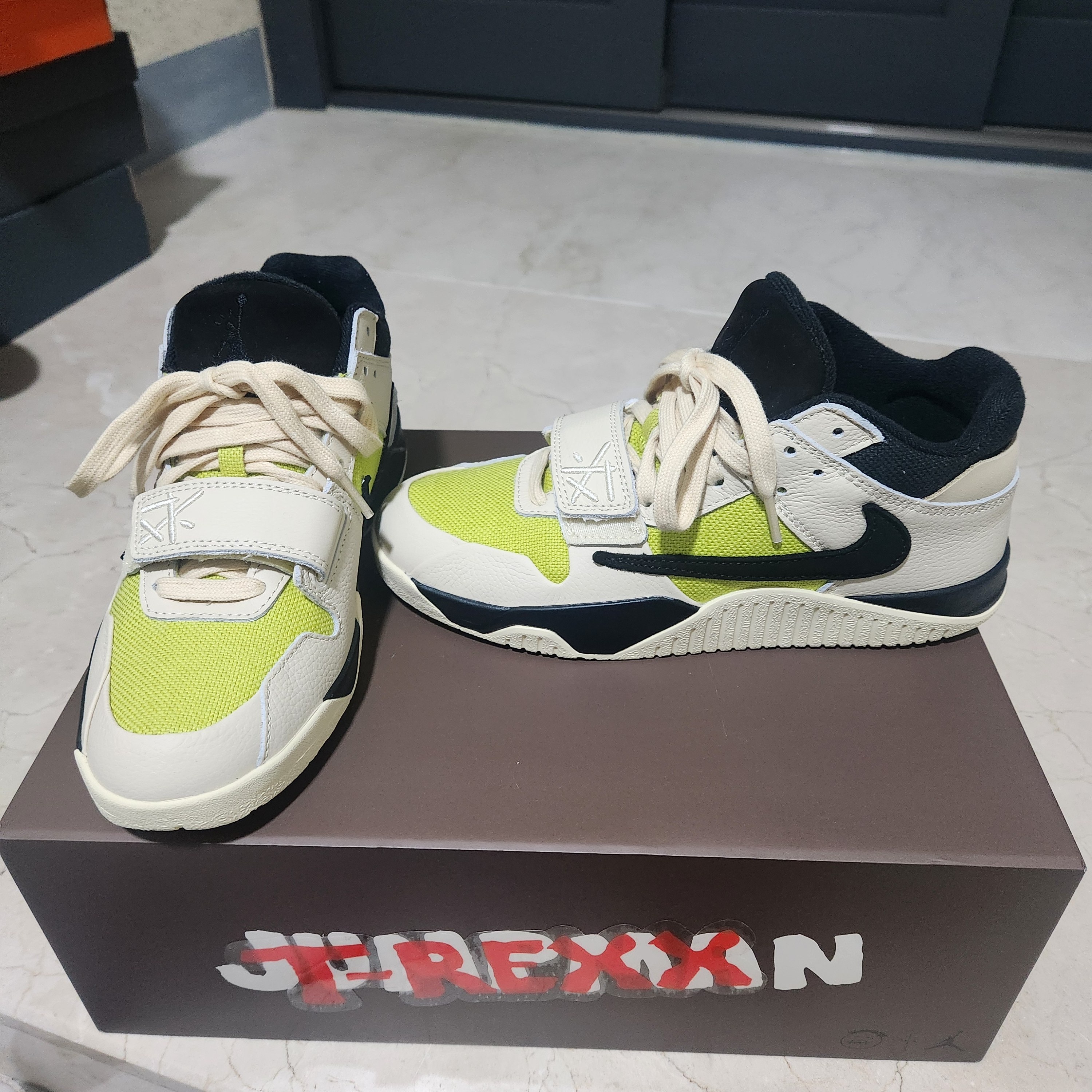 Jordan x Travis Scott Jumpman Jack TR Bright Cactus 착용 스타일