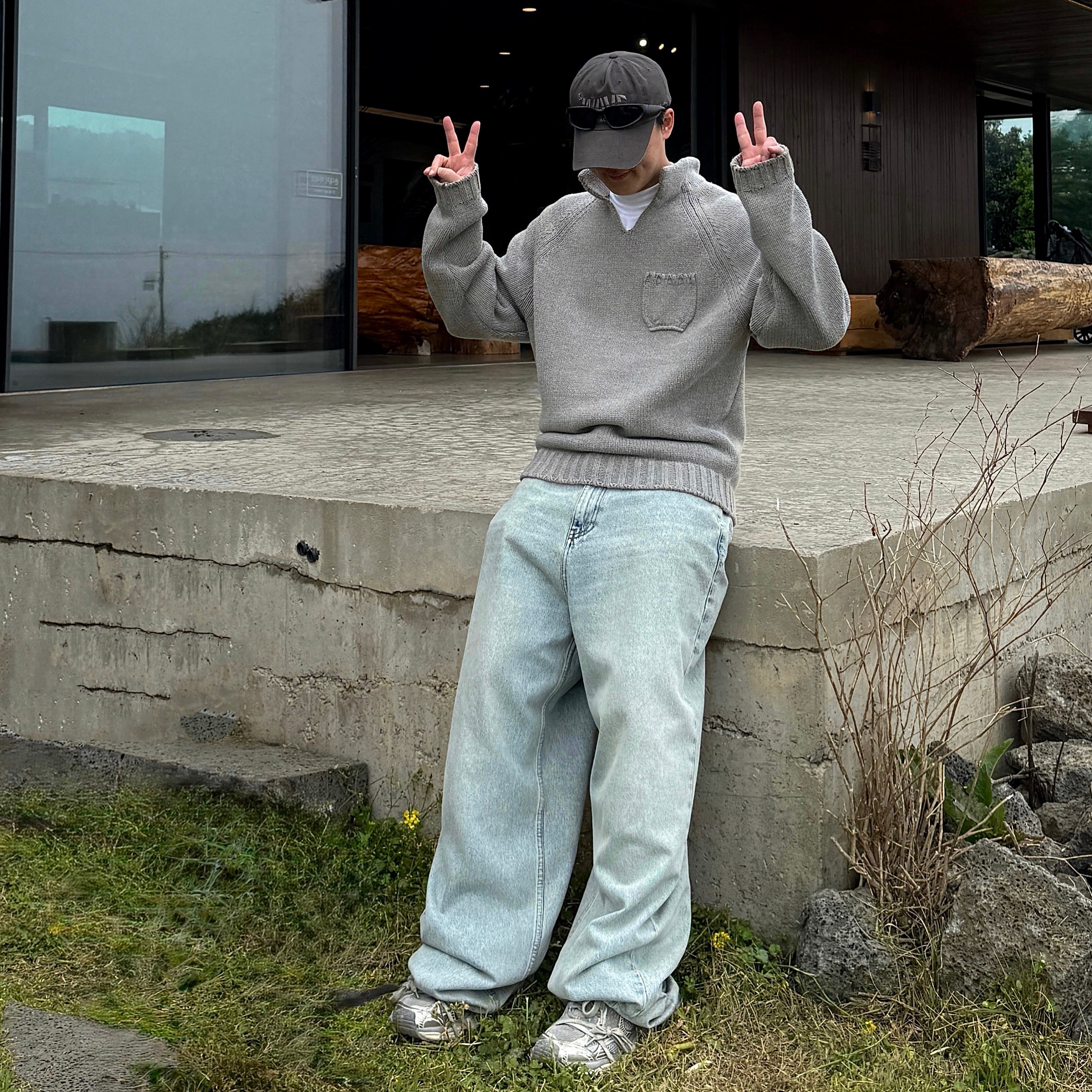 Farfromwhat Wave Cap Black, STU Collar Knit Grey 착용 스타일 - 3