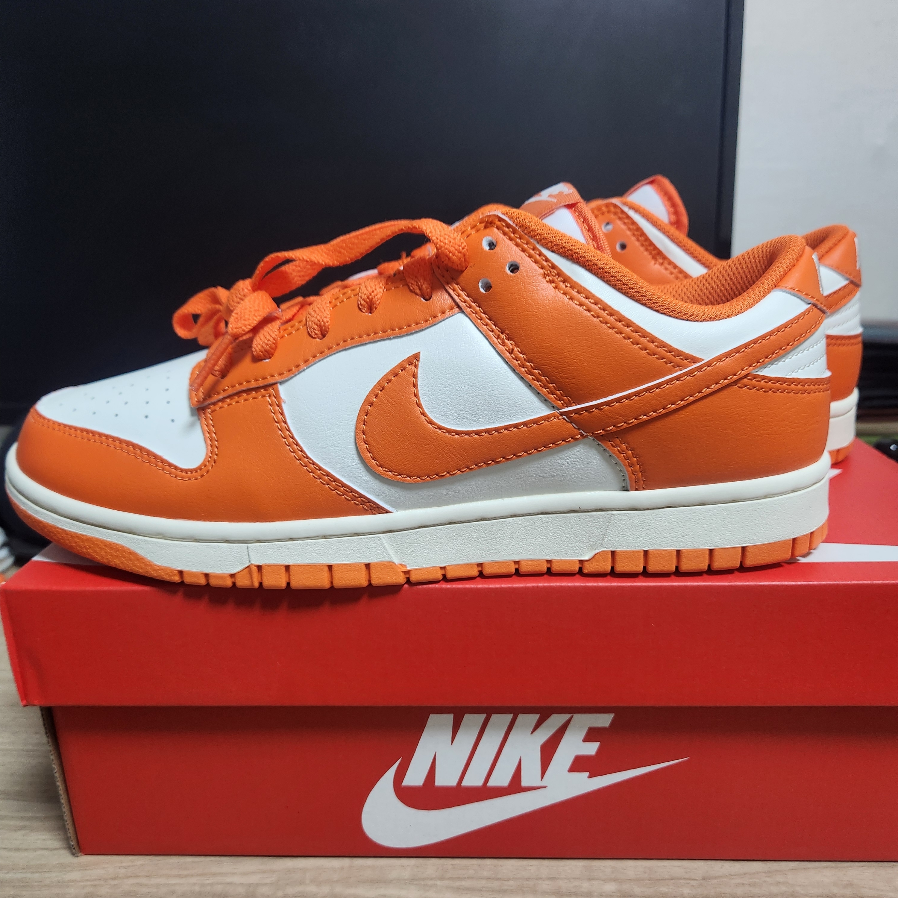Nike Dunk Low Retro Syracuse 2025 착용 스타일