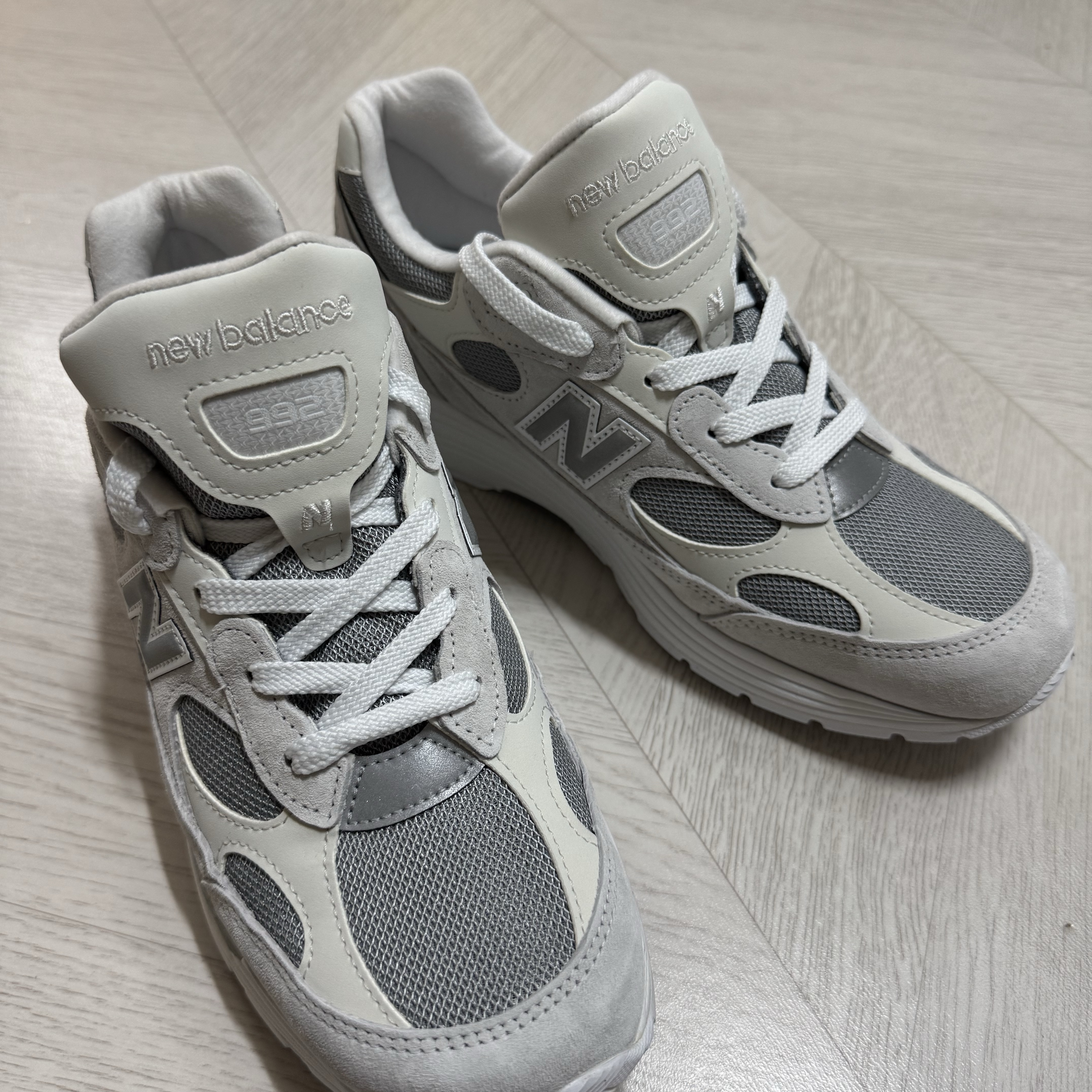 New Balance 992 Made in USA Core White Reflection 착용 스타일 - 1