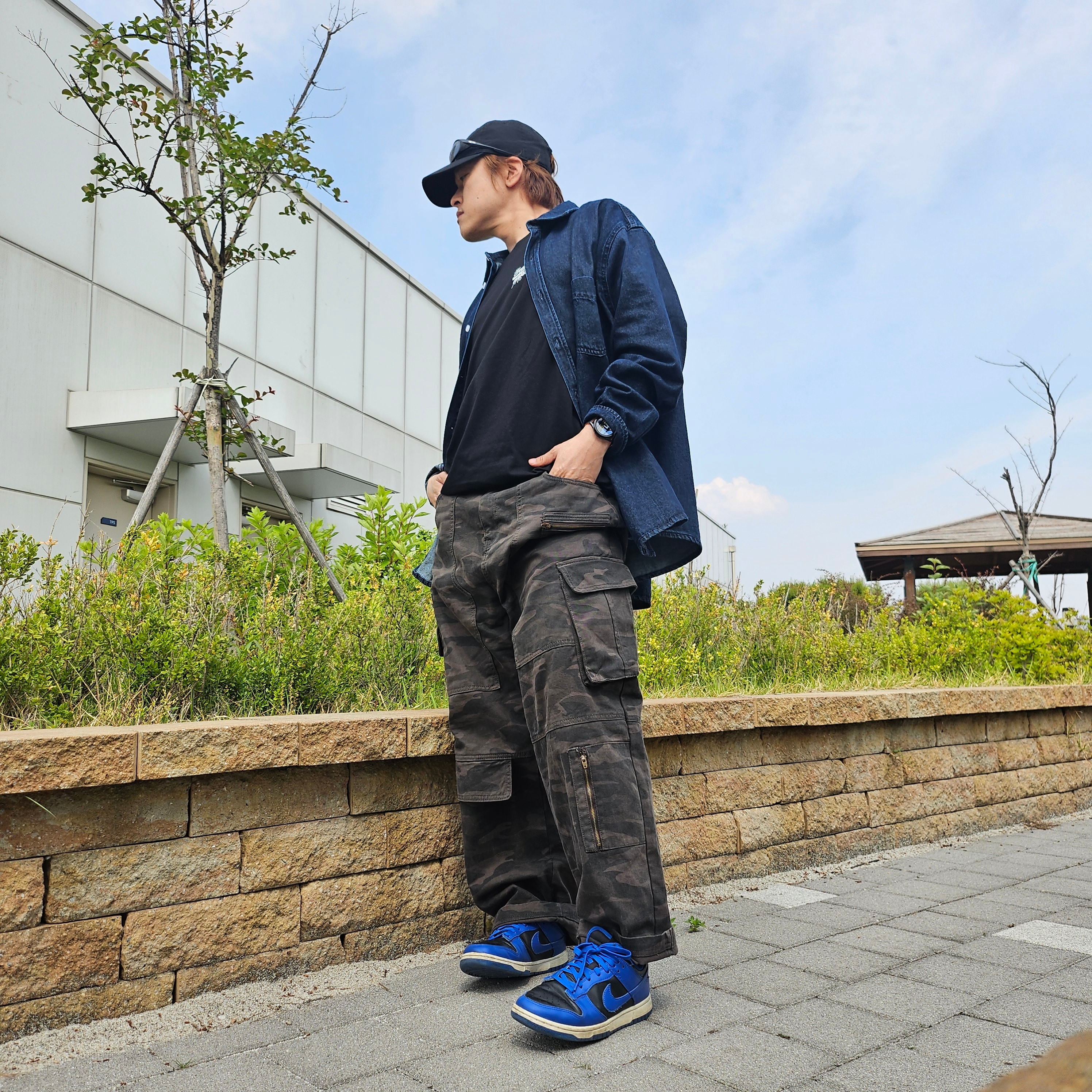 Oakley Eye Jacket Redux Matte Black Frame Prizm Grey Lenses High Bridge Fit, Nike Dunk Low Retro Hyper Cobalt 착용 스타일 - 3
