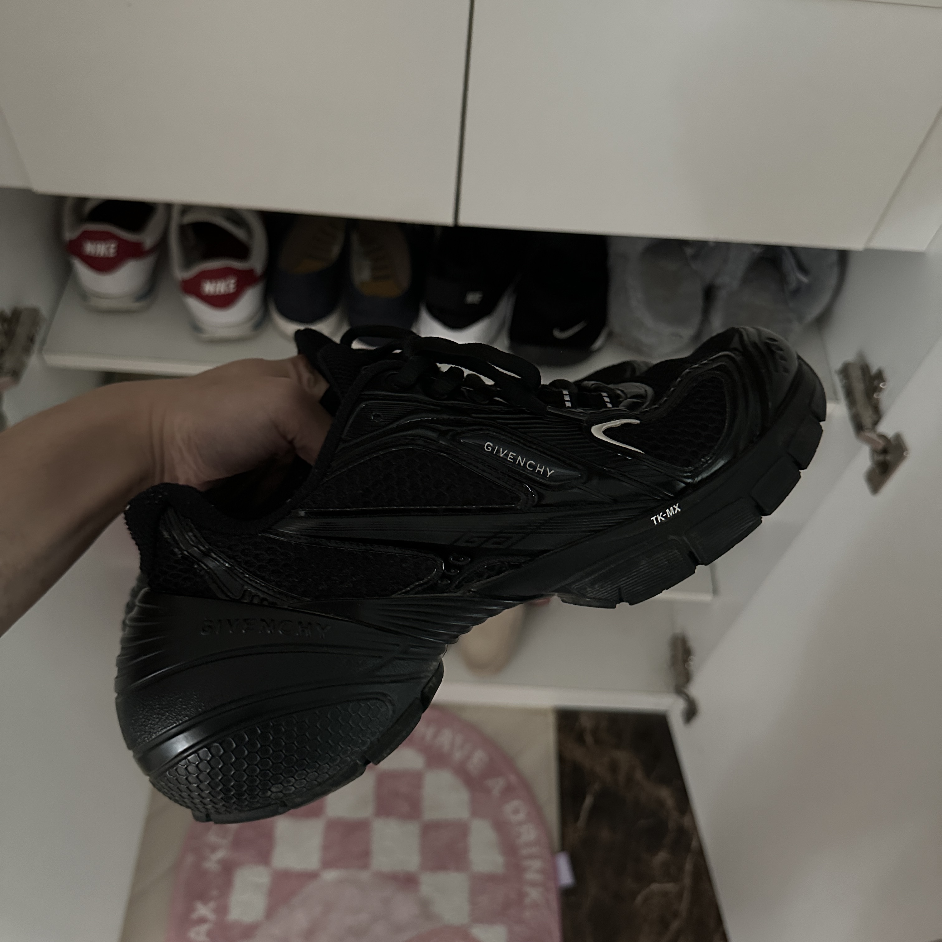 Givenchy TK-MX Runner Sneakers in Mesh Black 착용 스타일
