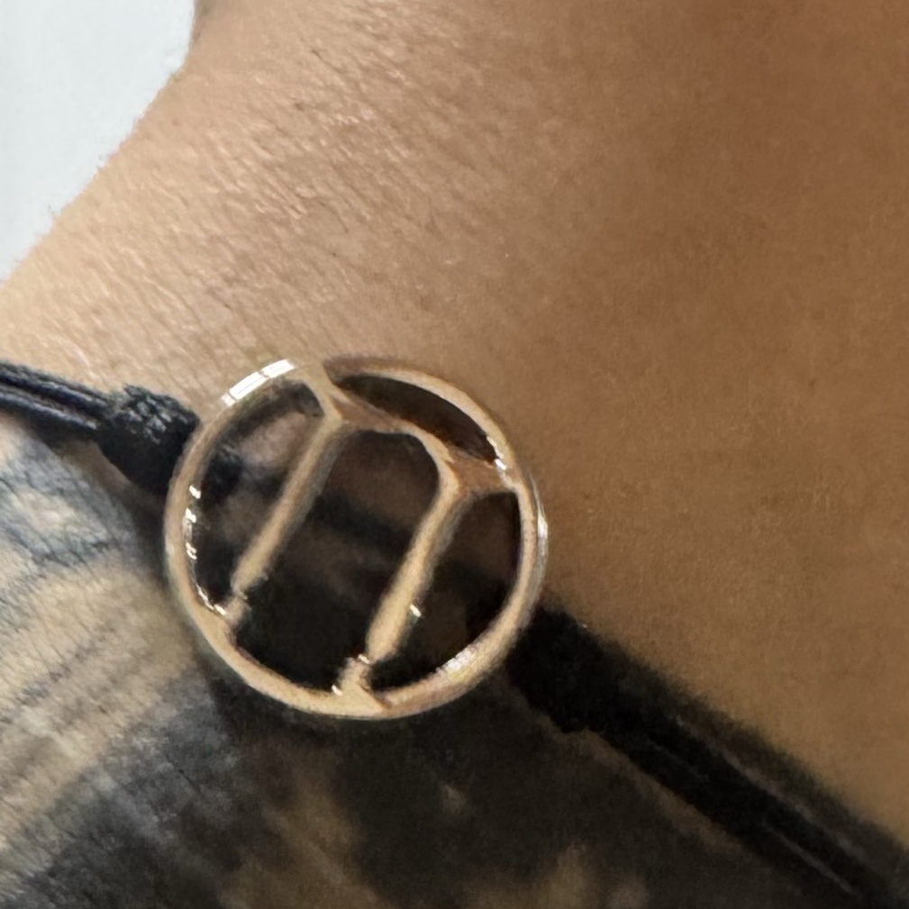 G-DRAGON Ubermensch Thread Bracelet Black 착용 스타일 - 2