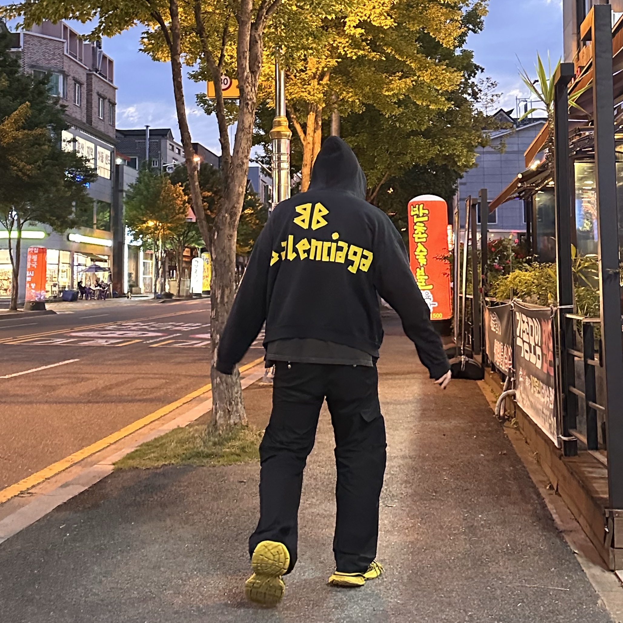 Balenciaga Tape Type Ripped Pocket Large Fit Zip-Up Hoodie Black, Balenciaga 3XL Sneakers Yellow Black 착용 스타일