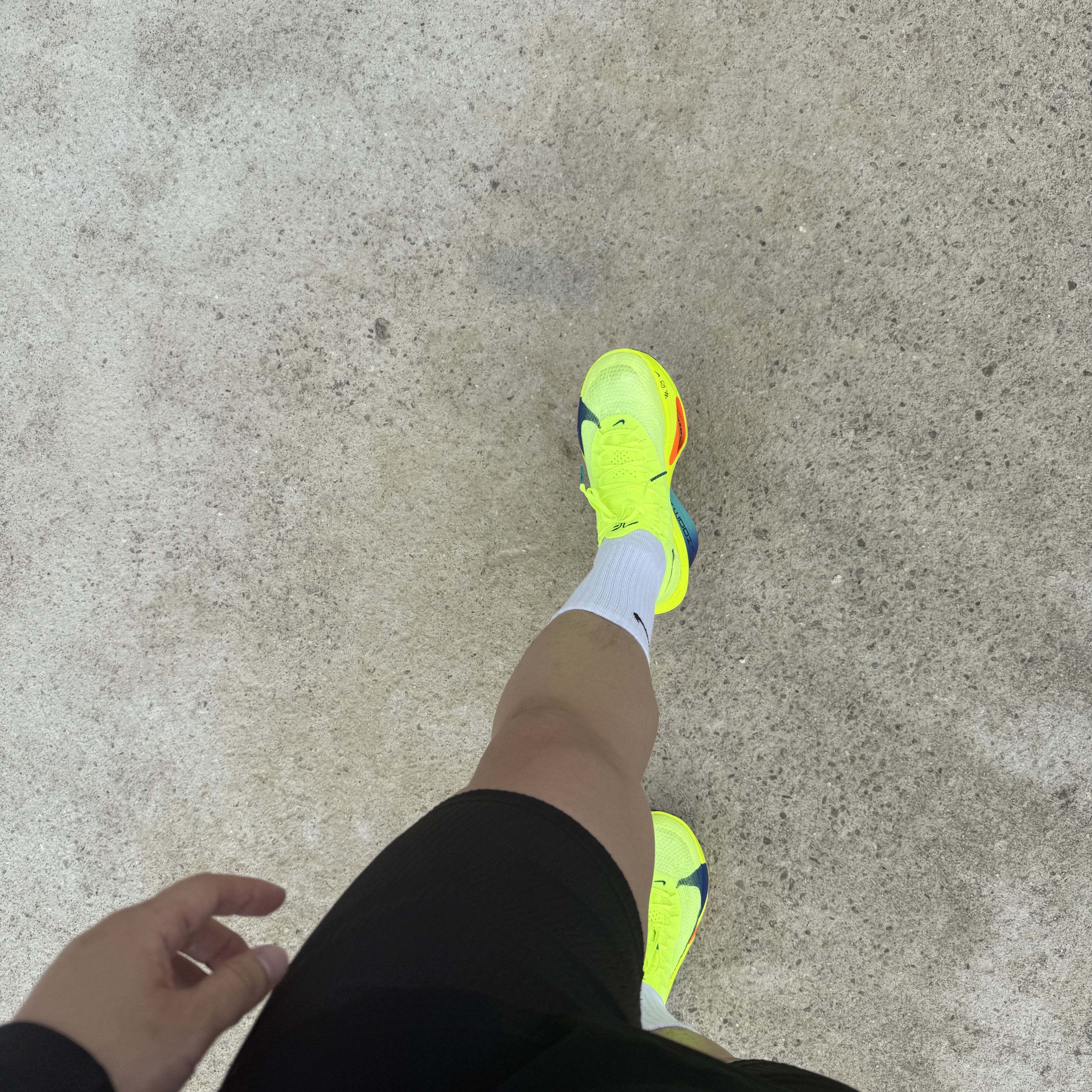 Nike Air Zoom Alphafly Next% 3 Volt 착용 스타일 - 2