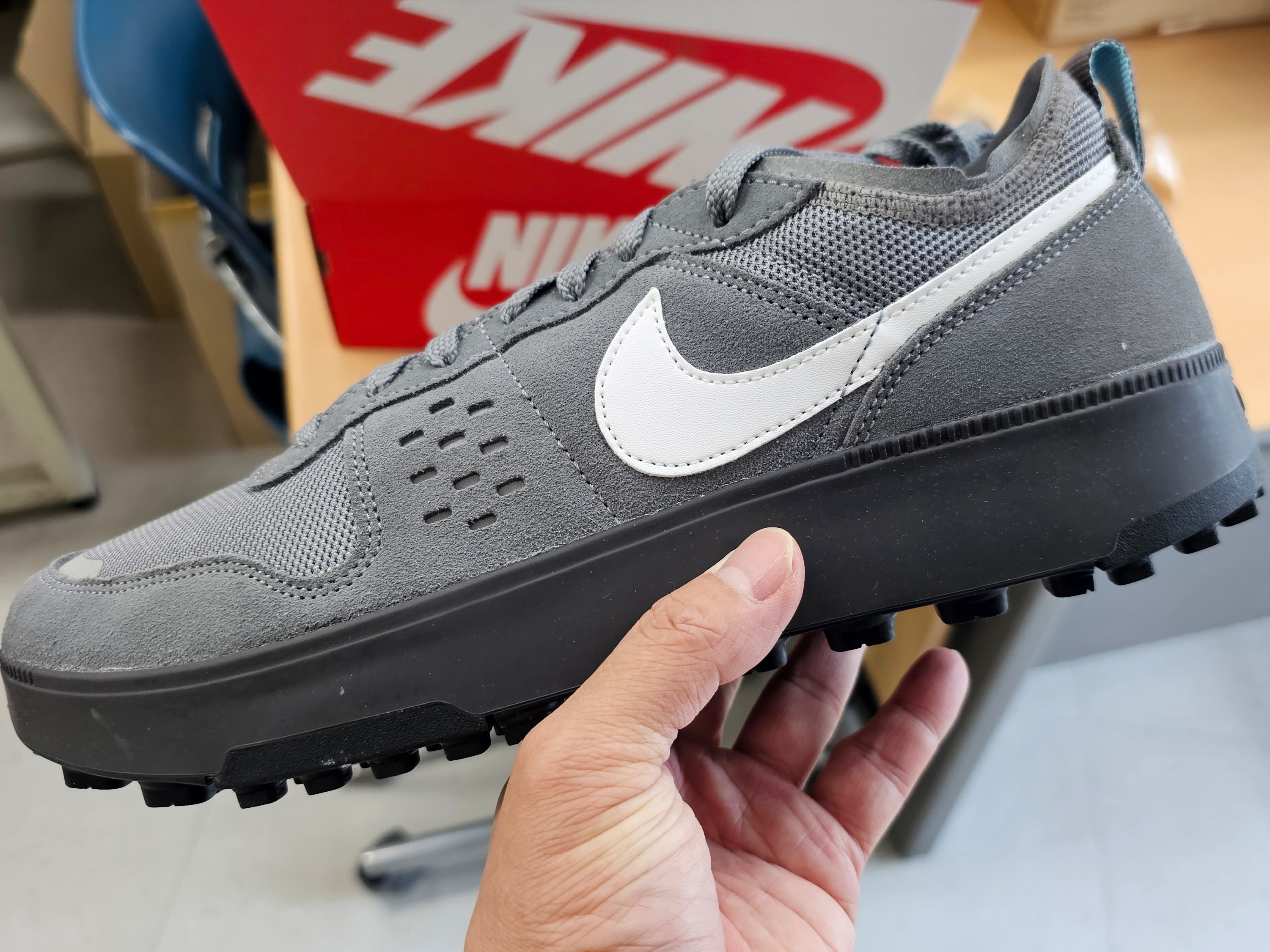 Nike C1TY Smoke Grey Medium Ash 착용 스타일